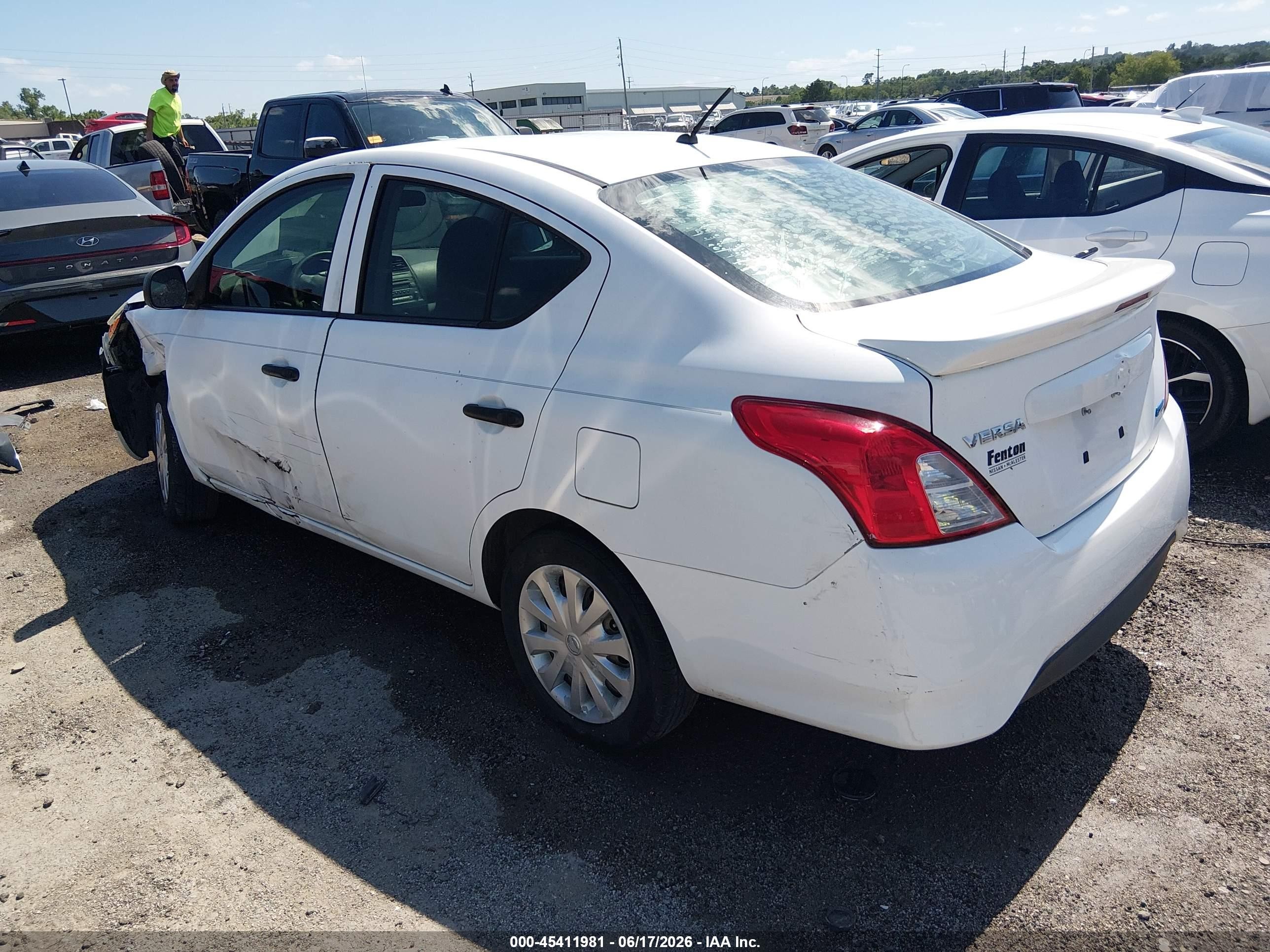 2015 Nissan Versa 1.6 S+ White vin: 3N1CN7AP9FL923868