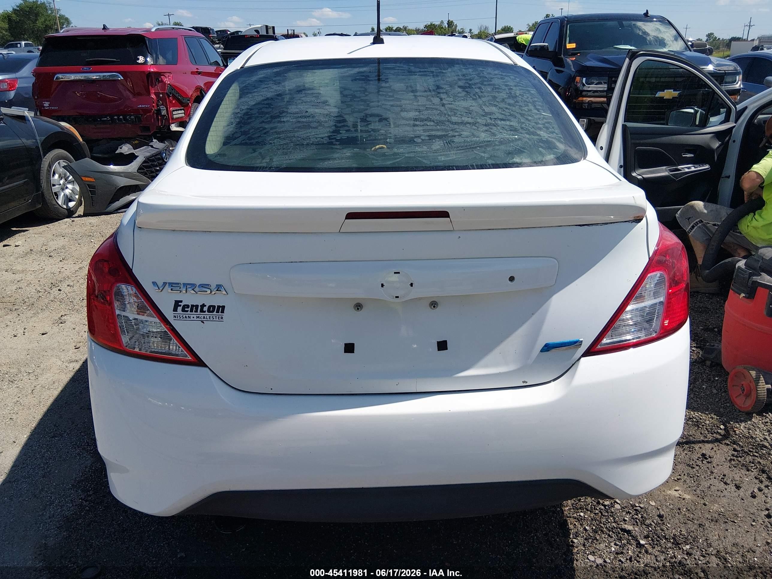 2015 Nissan Versa 1.6 S+ White vin: 3N1CN7AP9FL923868