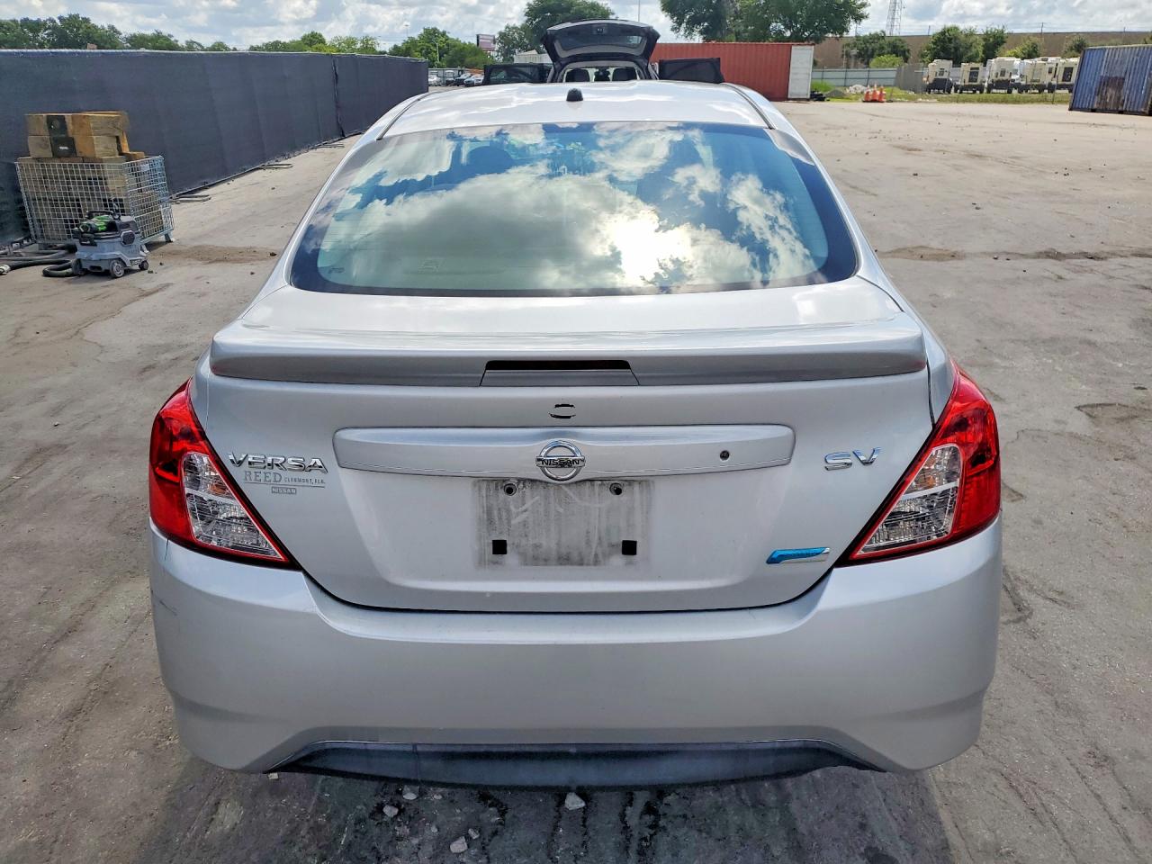 2015 Nissan Versa 1.6 Sv Silver vin: 3N1CN7AP9FL926544