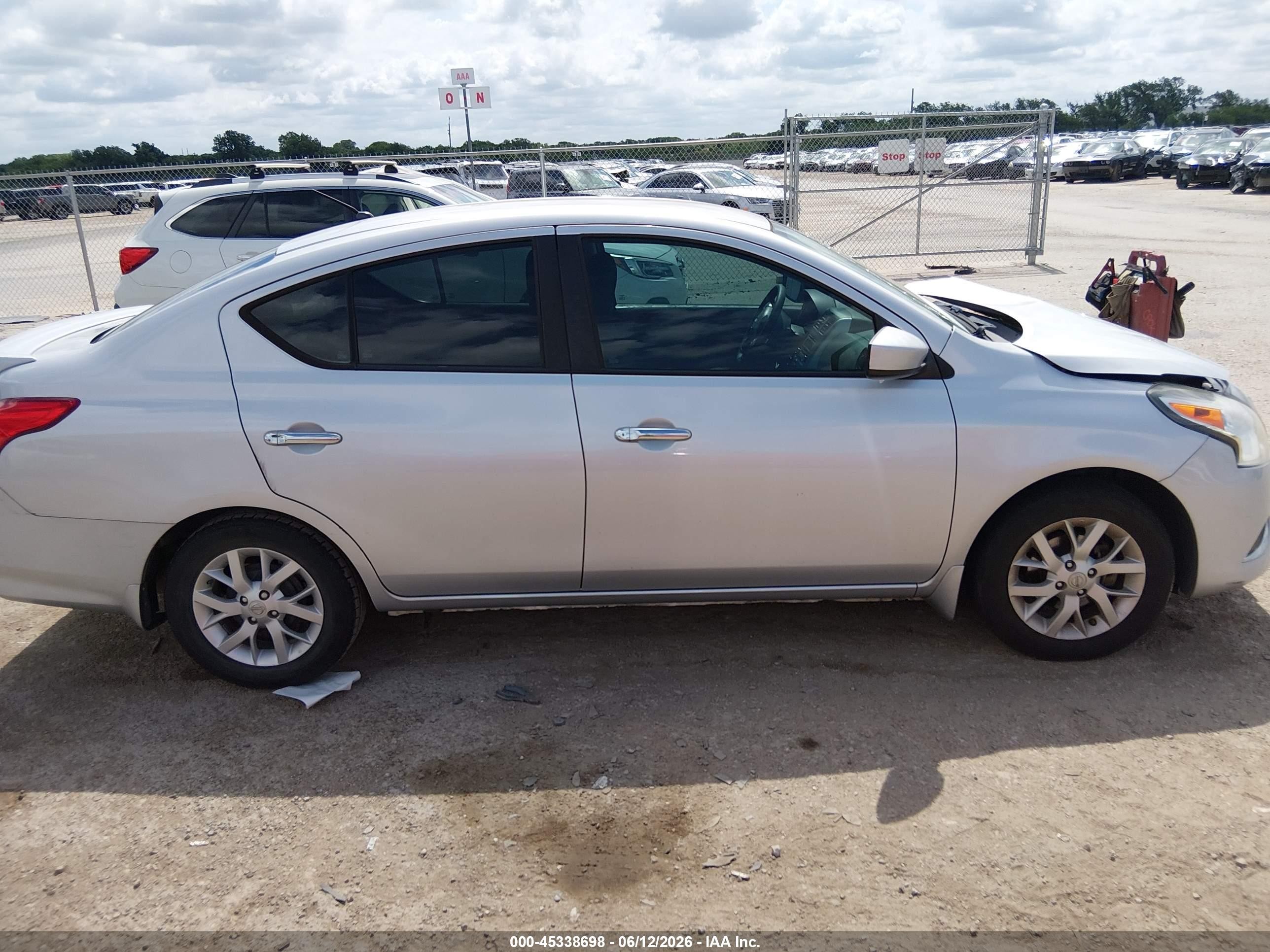 2015 Nissan Versa 1.6 Sv Silver vin: 3N1CN7AP9FL951766
