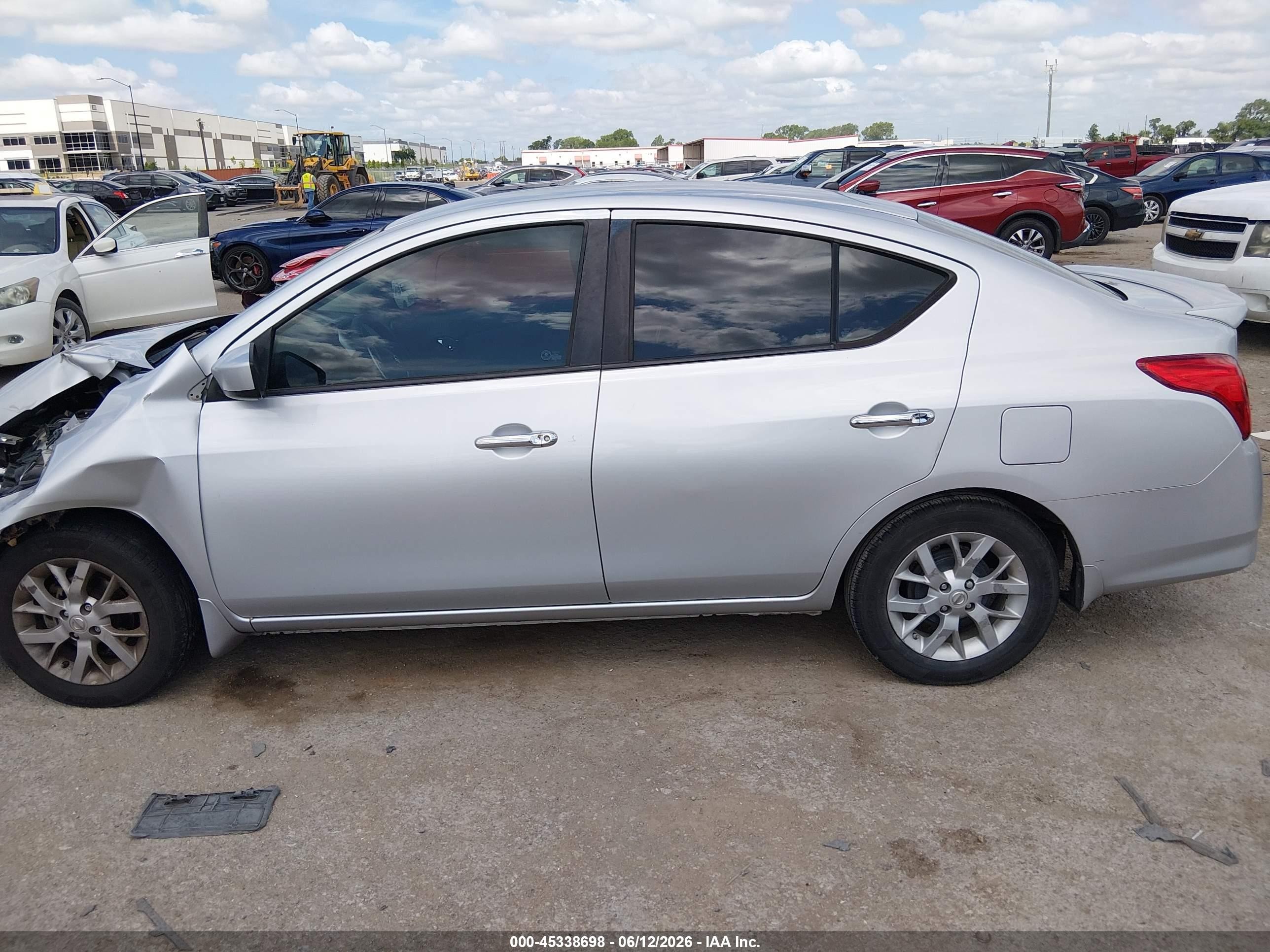 2015 Nissan Versa 1.6 Sv Silver vin: 3N1CN7AP9FL951766