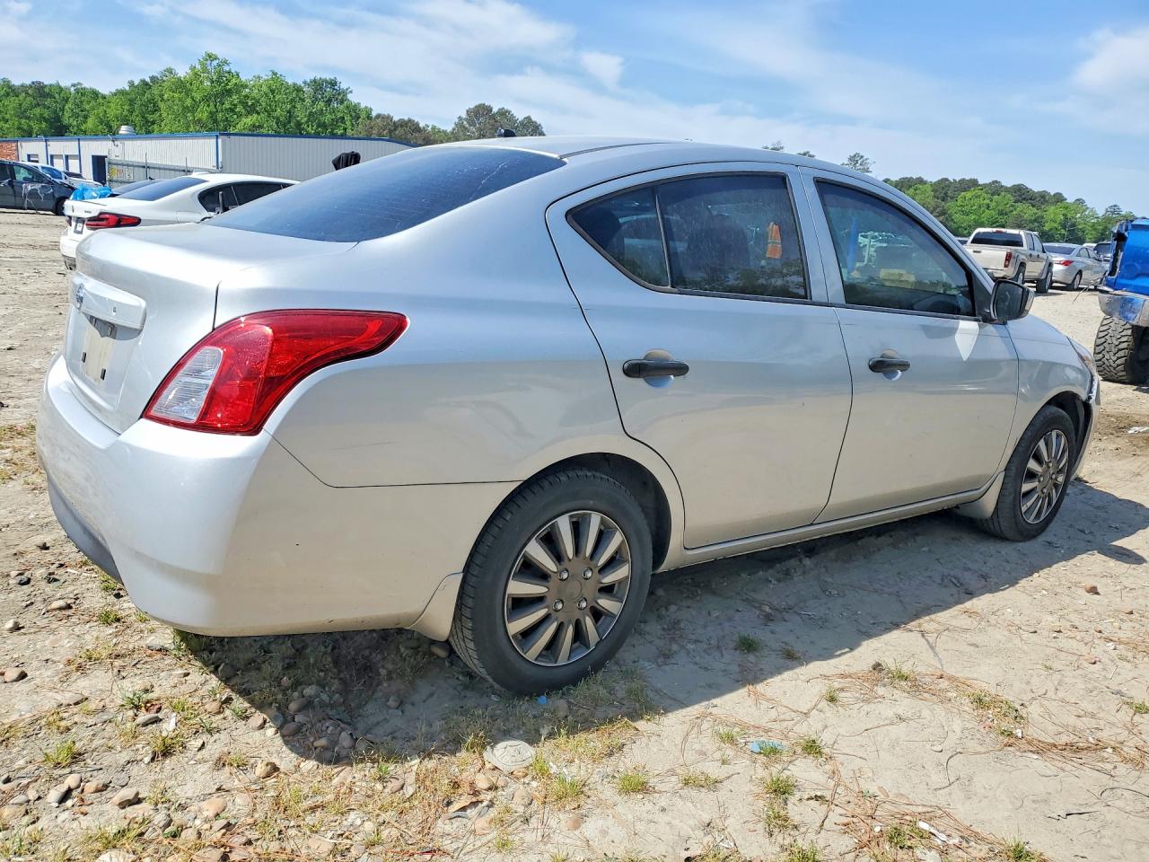 2016 Nissan Versa 1.6 S Silver vin: 3N1CN7AP9GL845674