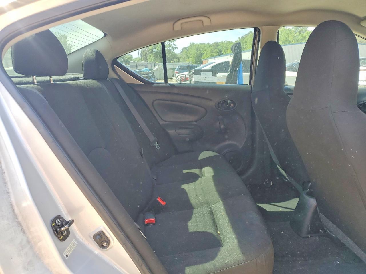 2016 Nissan Versa 1.6 S Silver vin: 3N1CN7AP9GL845674