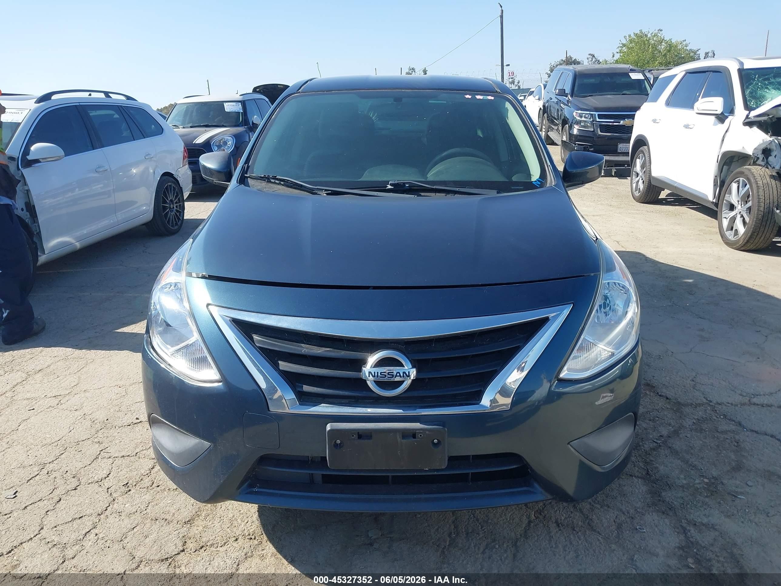 2017 Nissan Versa 1.6 Sv Синий vin: 3N1CN7AP9HL806827