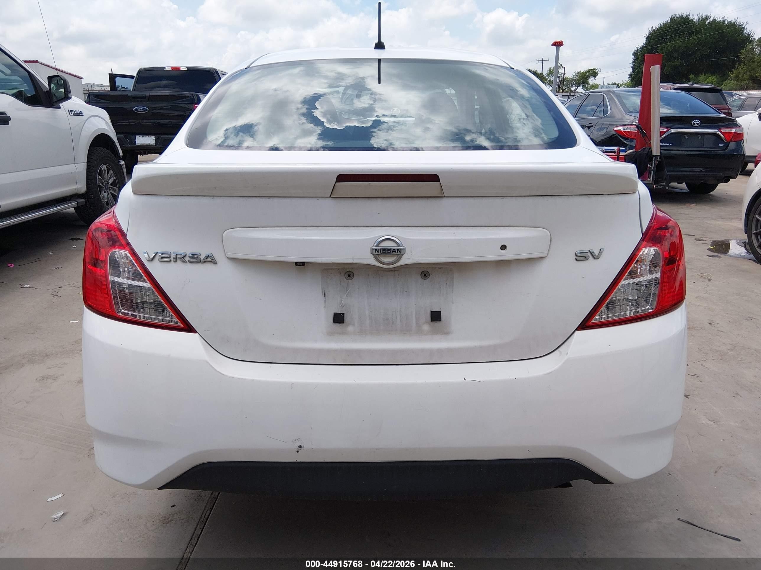 2019 Nissan Versa 1.6 Sv Белый vin: 3N1CN7AP9KL860801