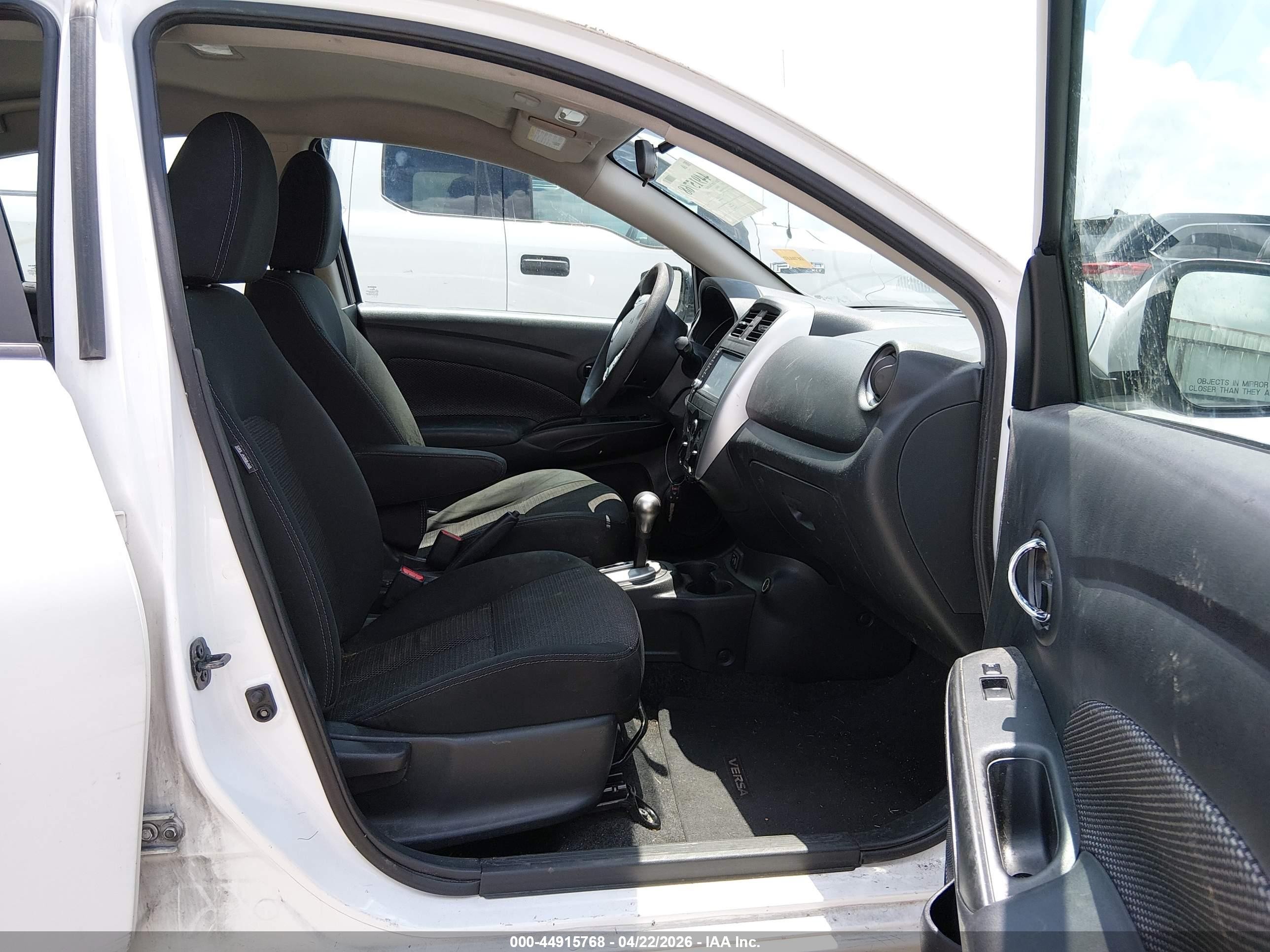 2019 Nissan Versa 1.6 Sv Белый vin: 3N1CN7AP9KL860801