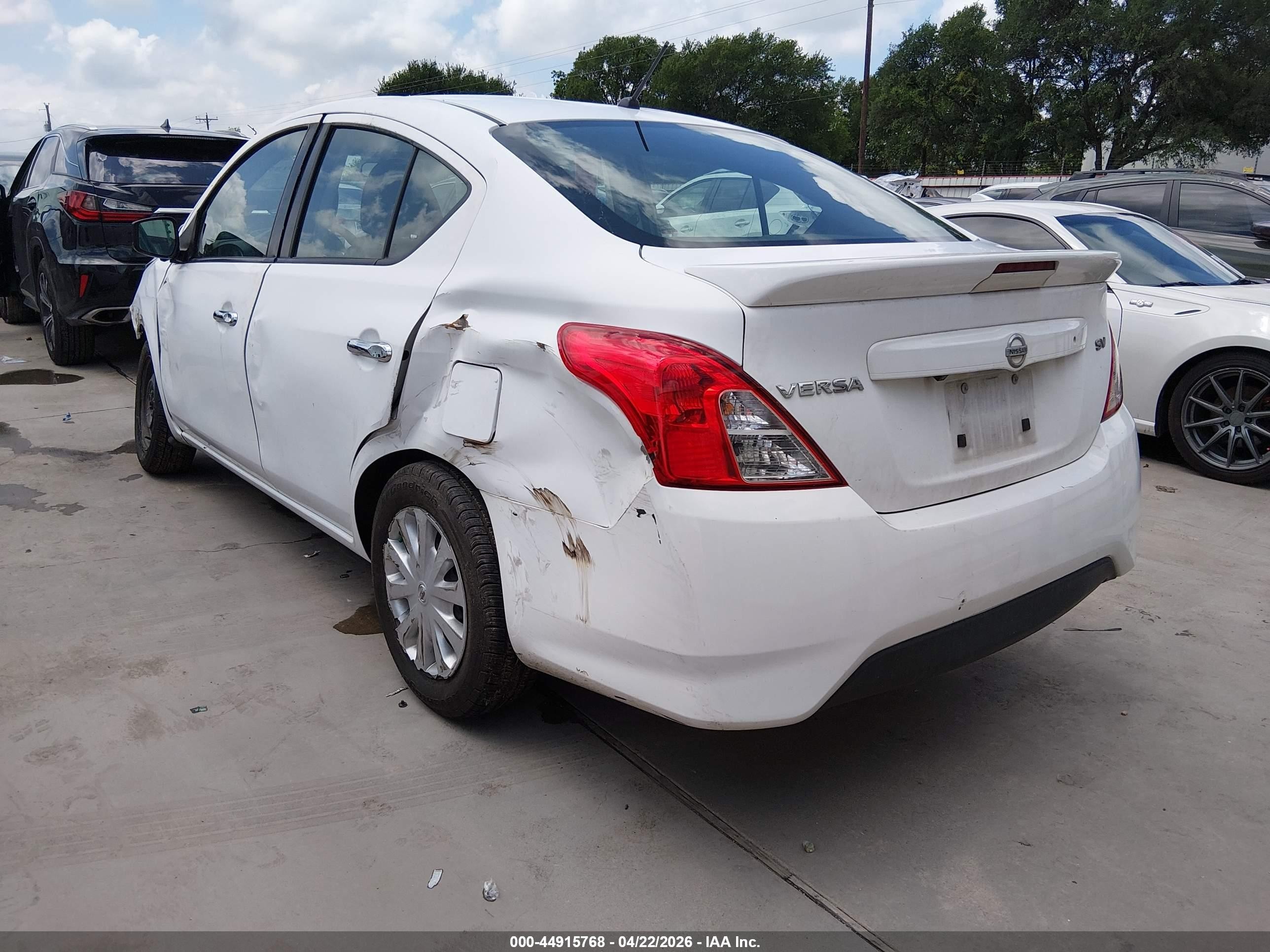 2019 Nissan Versa 1.6 Sv Белый vin: 3N1CN7AP9KL860801