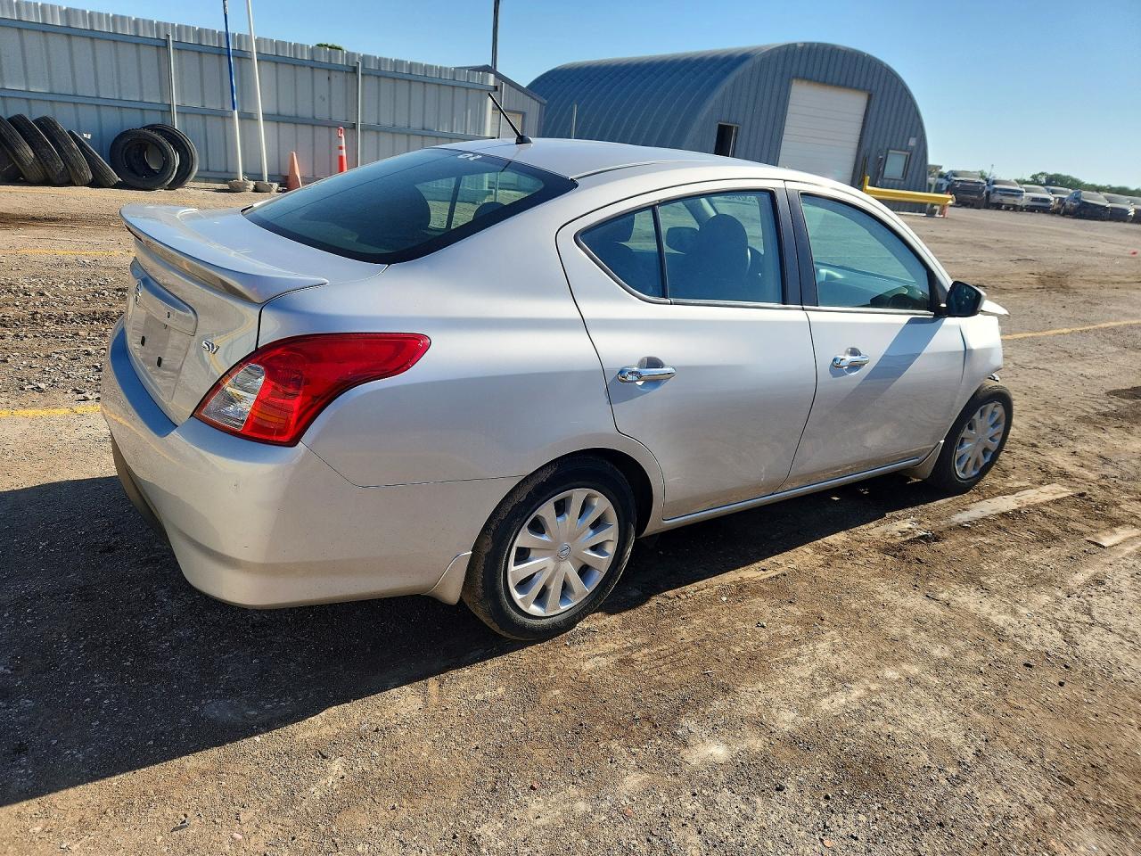 2019 Nissan Versa Sv Silver vin: 3N1CN7AP9KL879395