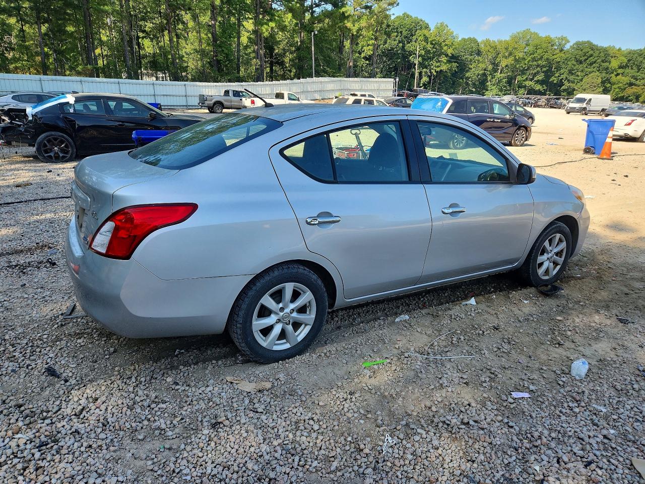 2012 Nissan Versa 1.6 S Silver vin: 3N1CN7APXCL819501