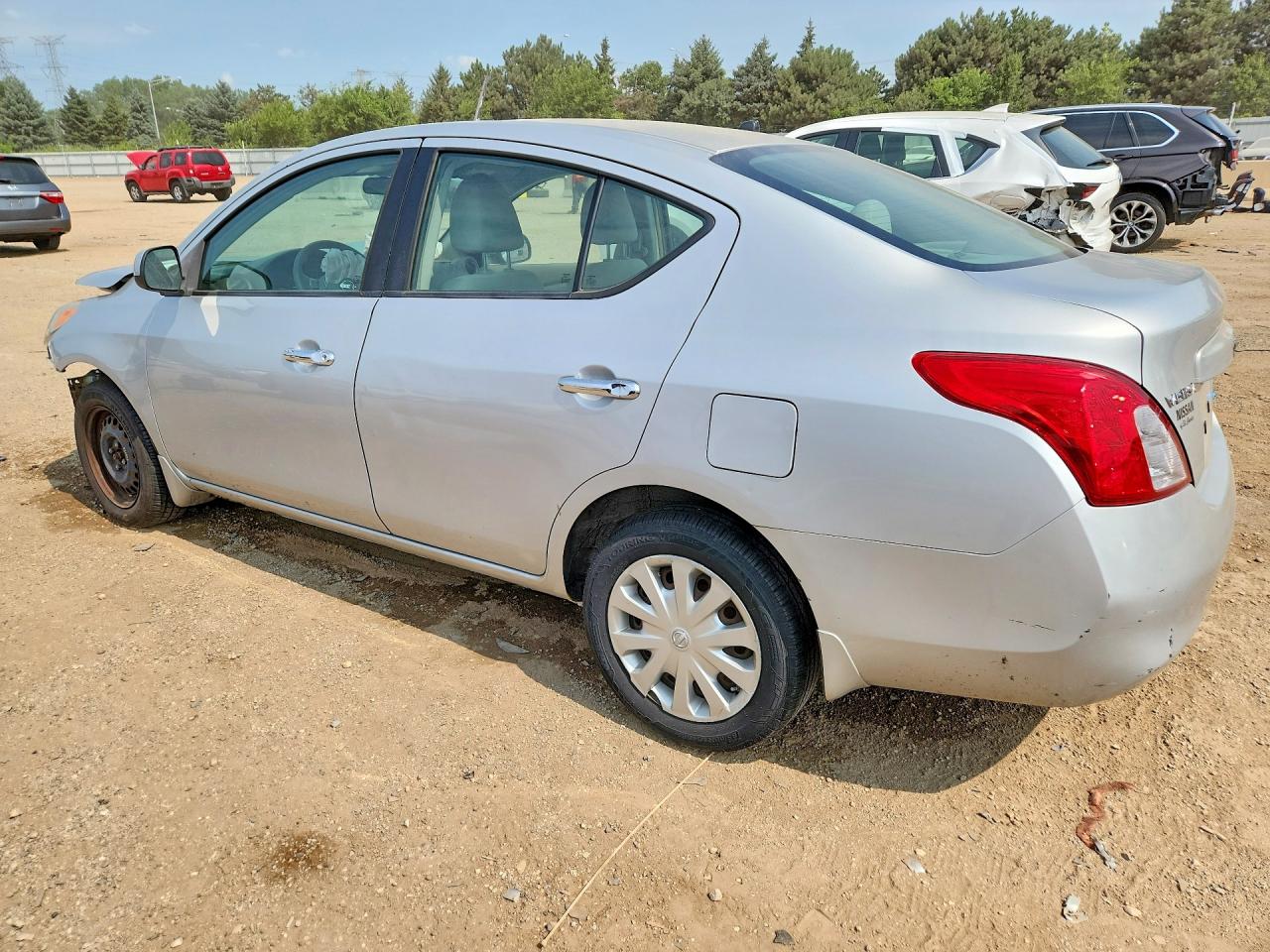 2012 Nissan Versa 1.6 S Silver vin: 3N1CN7APXCL845774