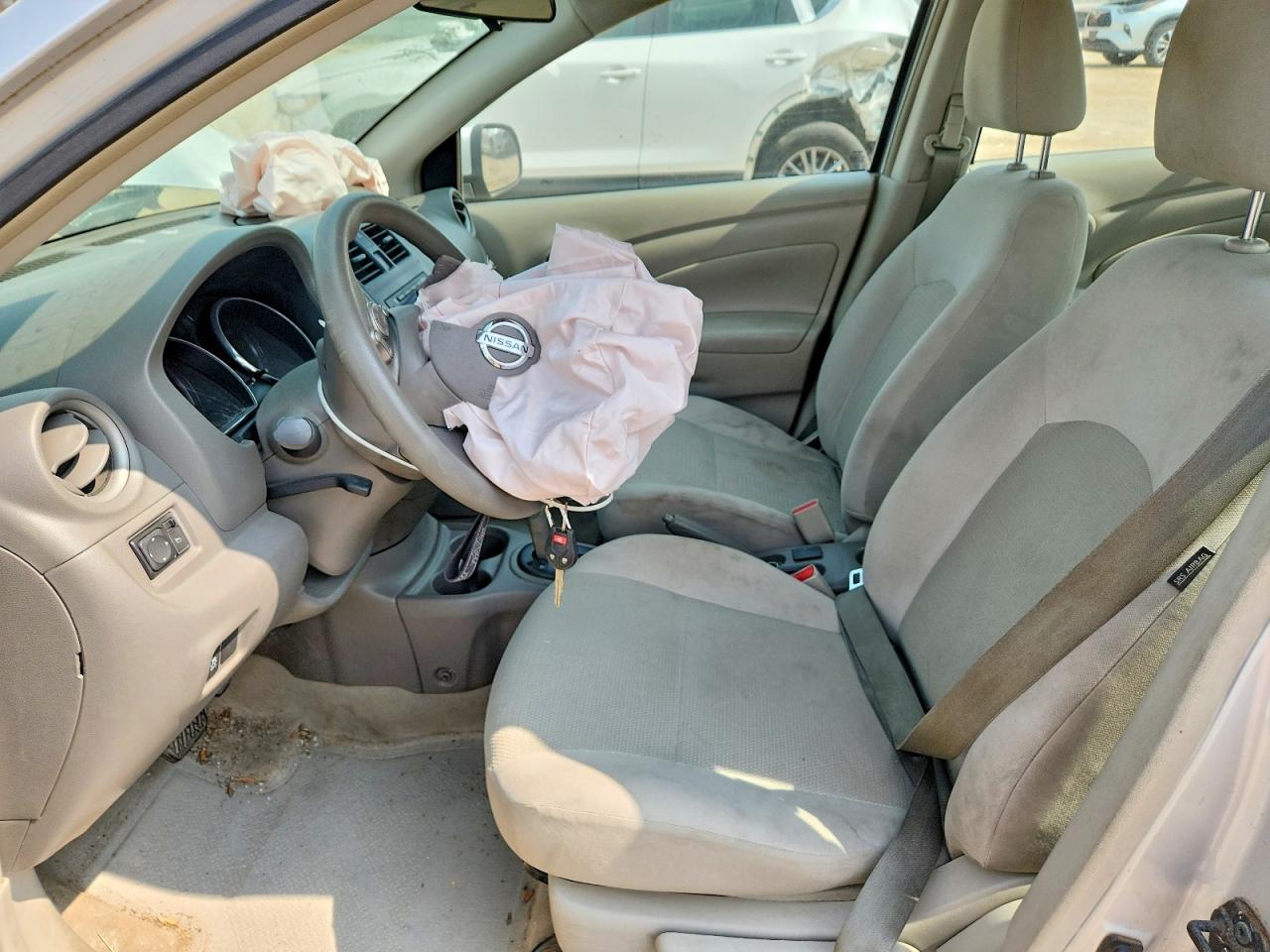 2012 Nissan Versa 1.6 S Silver vin: 3N1CN7APXCL845774