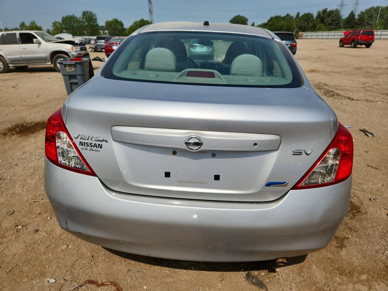 2012 Nissan Versa 1.6 S Silver vin: 3N1CN7APXCL845774
