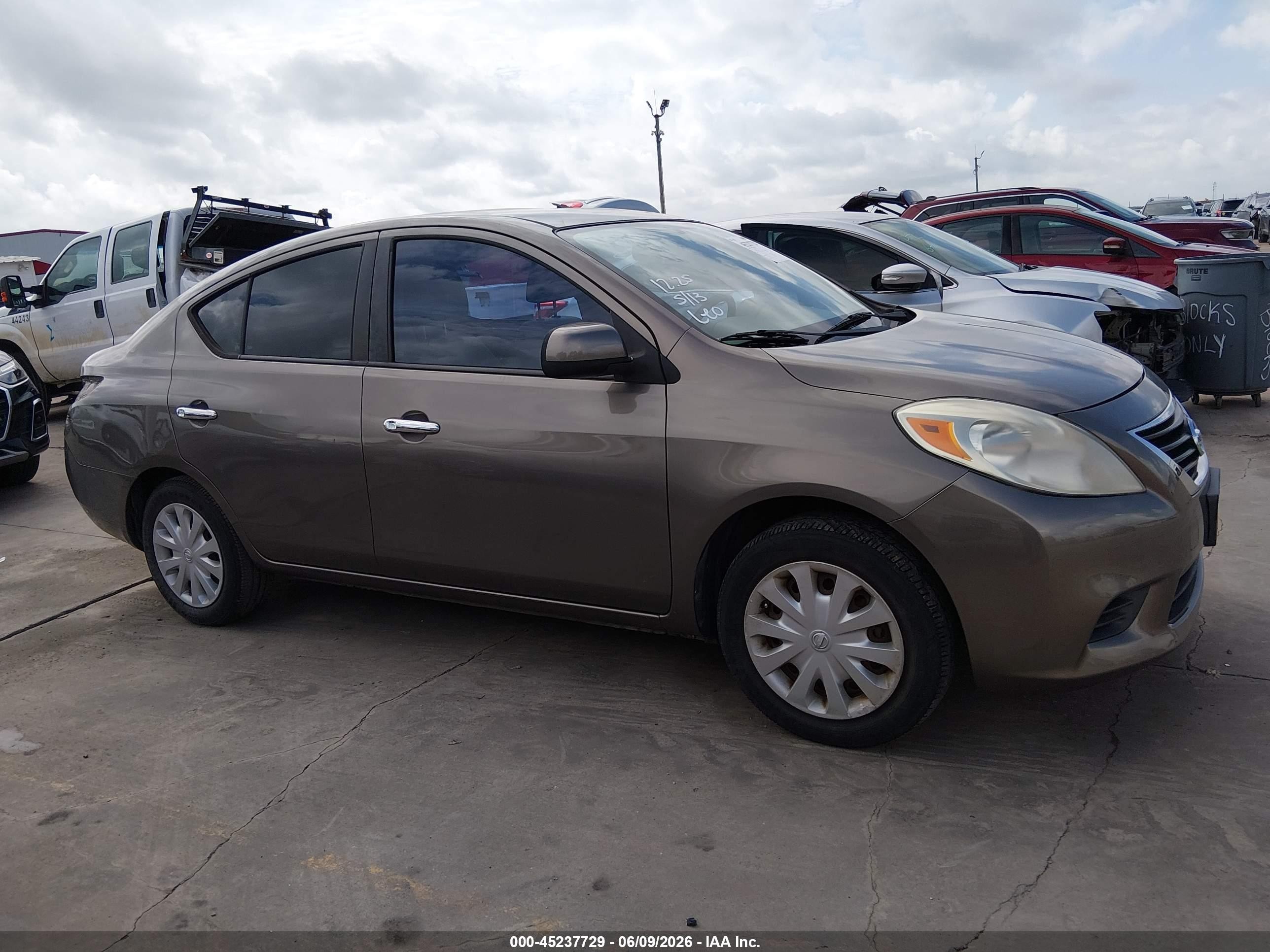 2012 Nissan Versa 1.6 Sv Gray vin: 3N1CN7APXCL877415