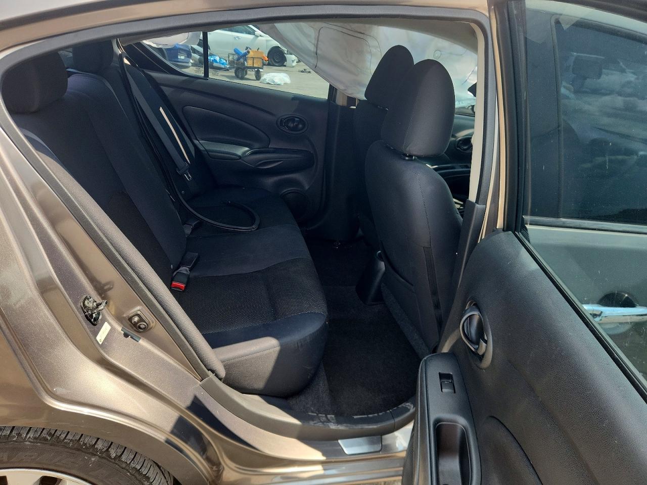 2012 Nissan Versa 1.6 S Серый vin: 3N1CN7APXCL943171