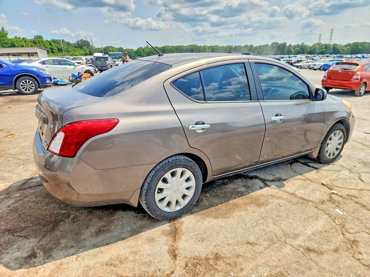2012 Nissan Versa 1.6 S Серый vin: 3N1CN7APXCL943171
