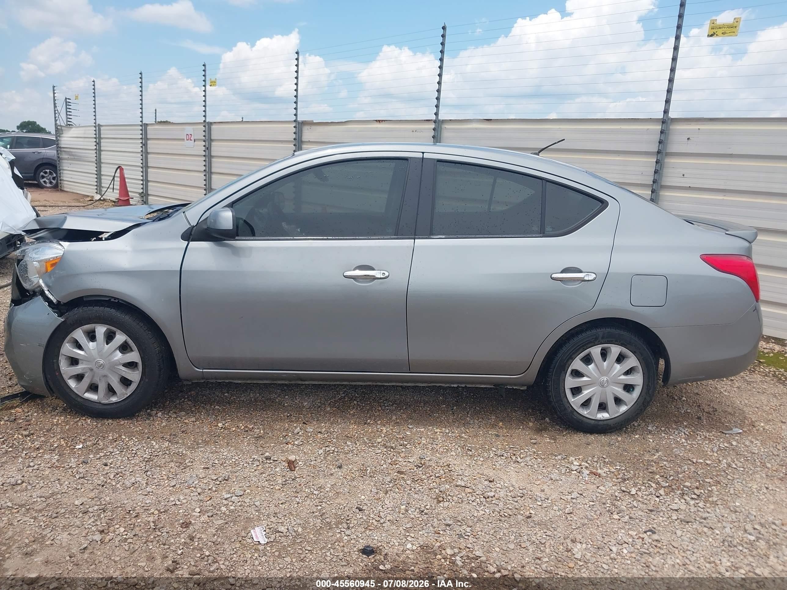 2013 Nissan Versa 1.6 Sv Silver vin: 3N1CN7APXDL850992