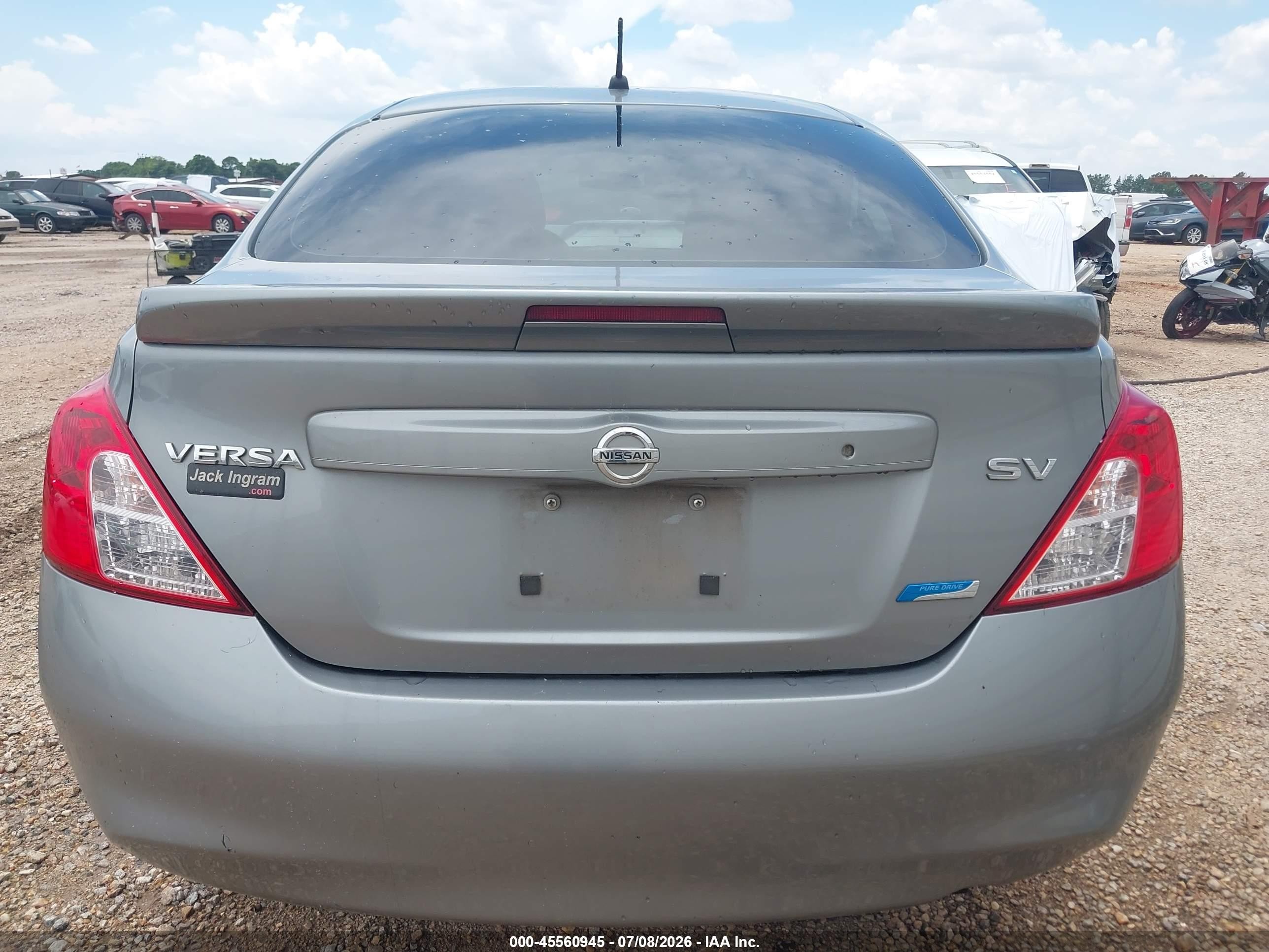 2013 Nissan Versa 1.6 Sv Silver vin: 3N1CN7APXDL850992