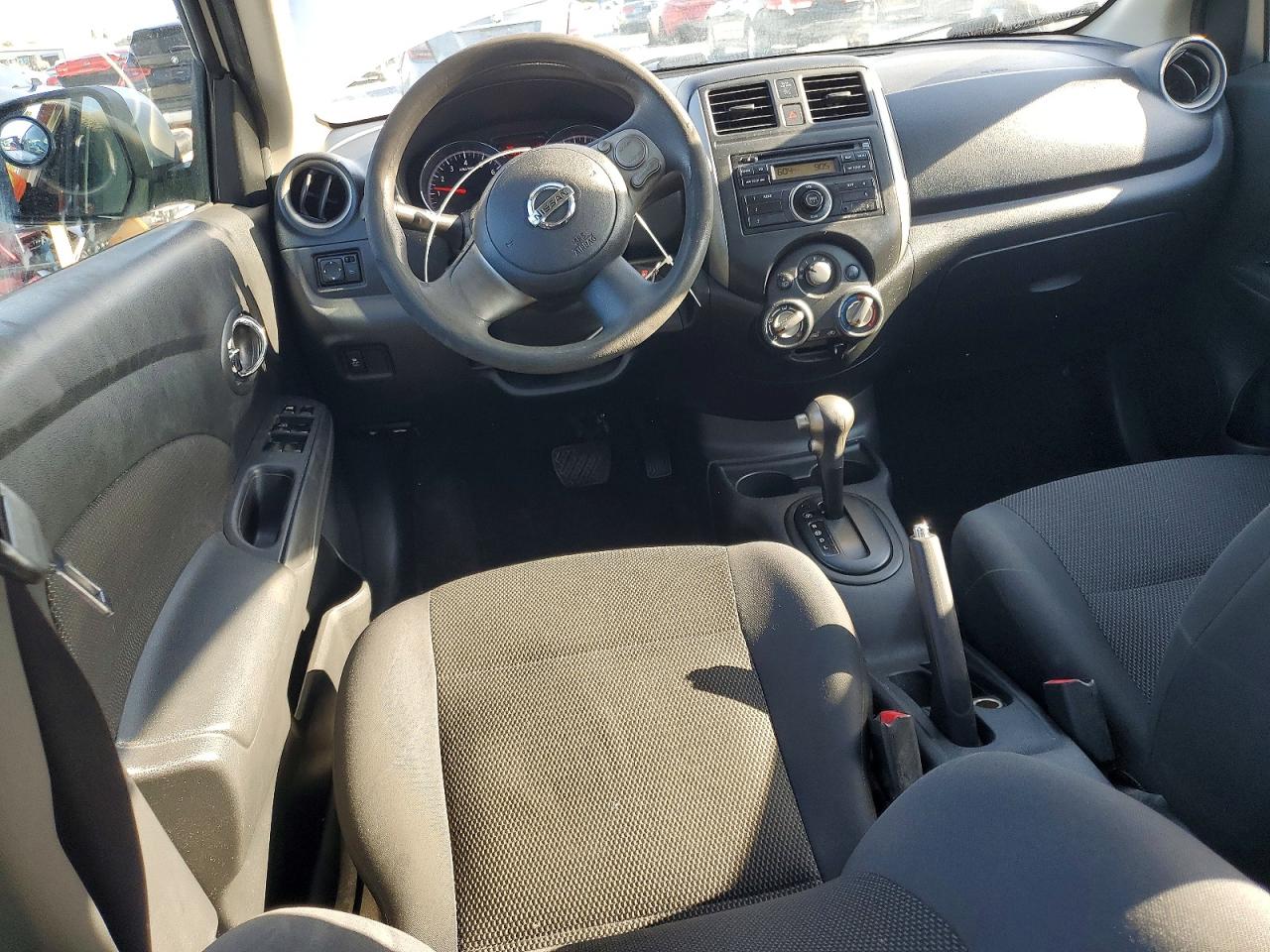 2013 Nissan Versa 1.6 S Silver vin: 3N1CN7APXDL859918