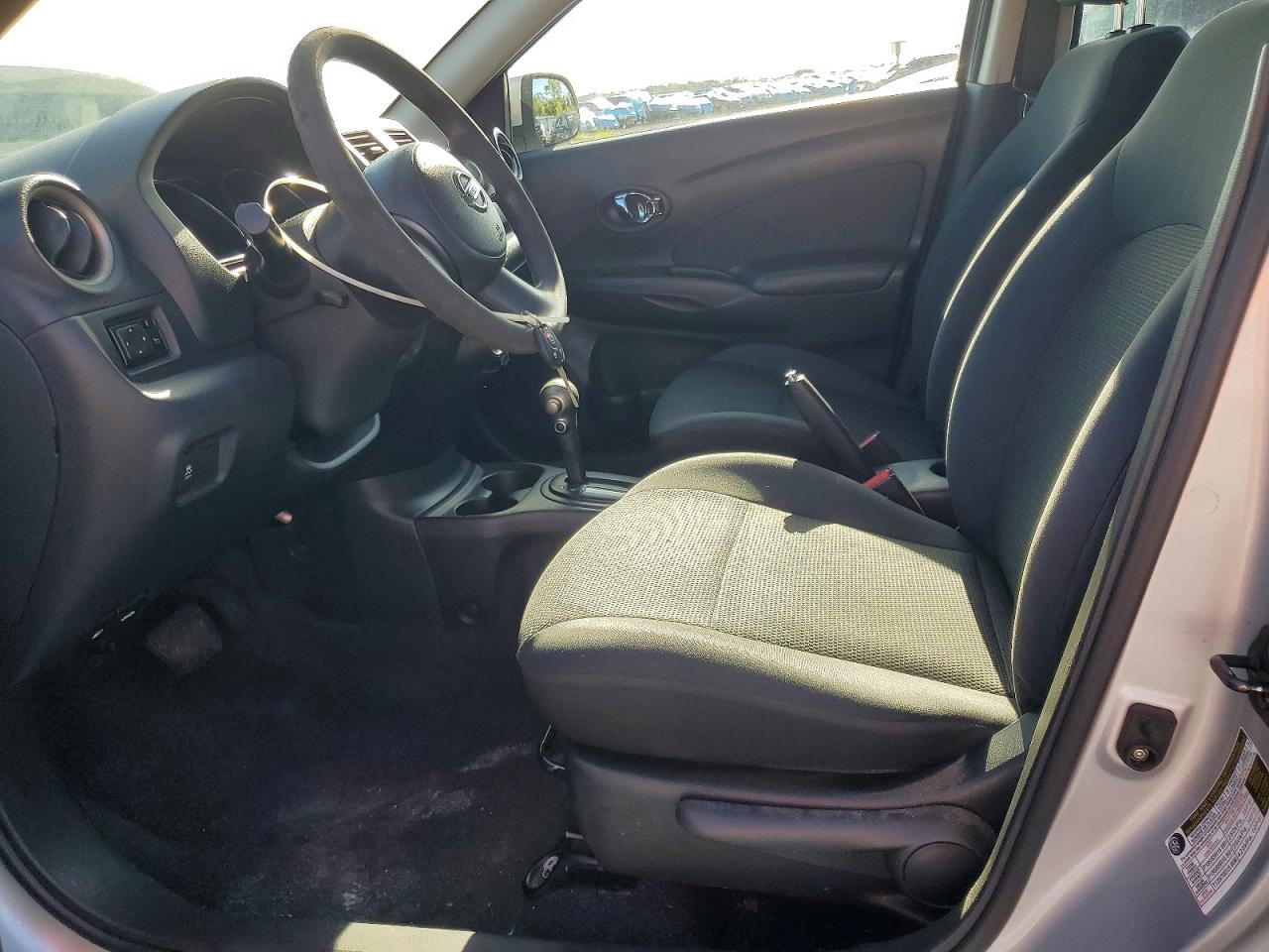 2013 Nissan Versa 1.6 S Silver vin: 3N1CN7APXDL859918