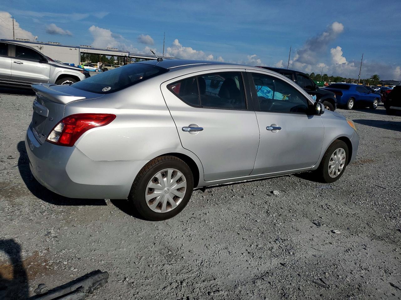 2013 Nissan Versa 1.6 S Silver vin: 3N1CN7APXDL859918
