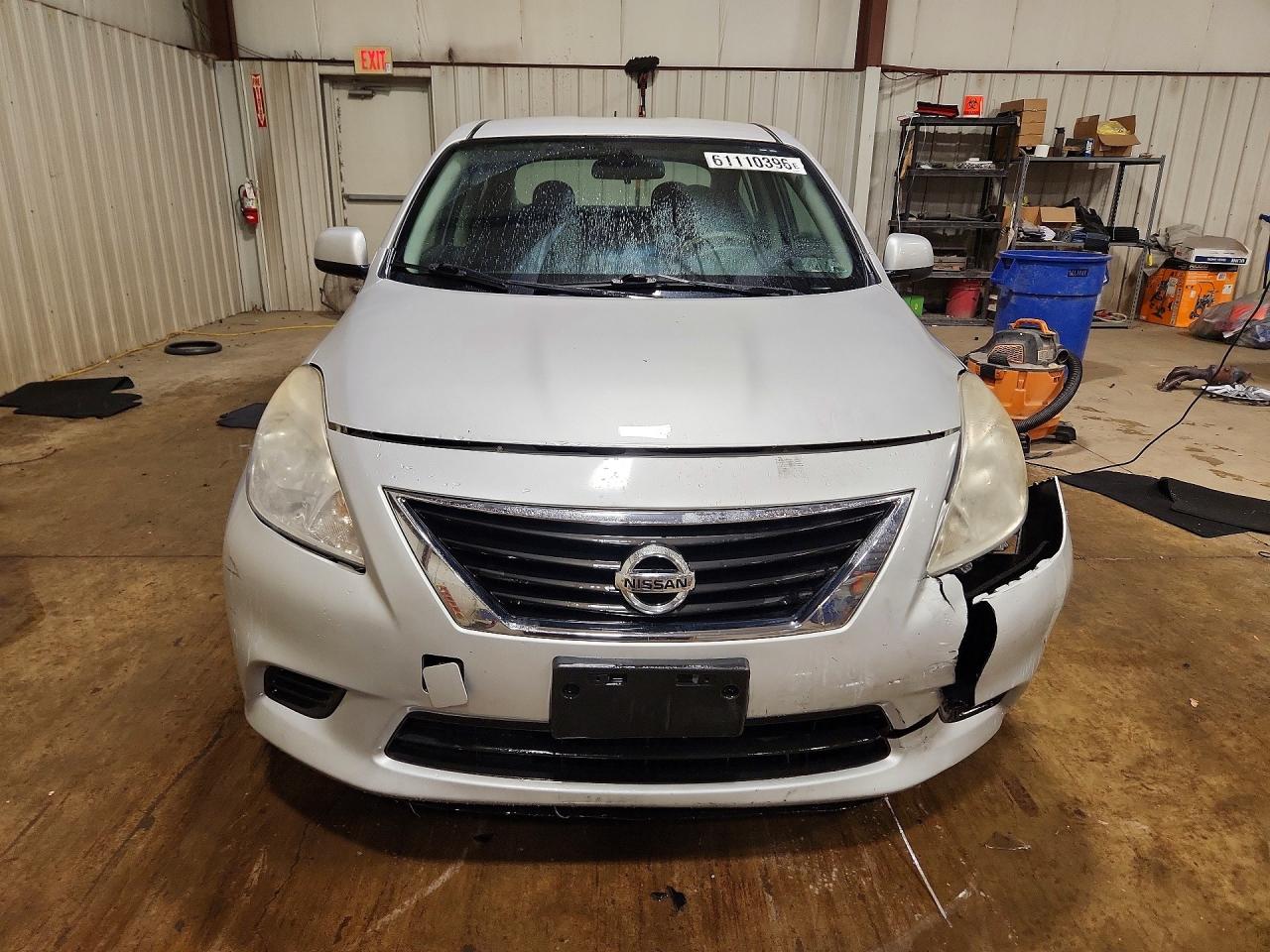 2013 Nissan Versa S Серебряный vin: 3N1CN7APXDL871891