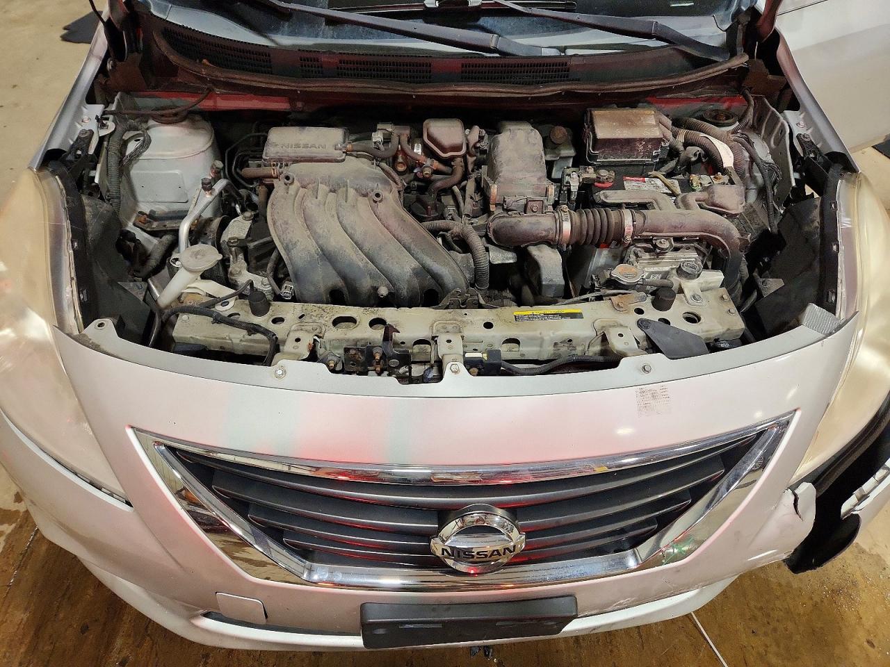 2013 Nissan Versa S Серебряный vin: 3N1CN7APXDL871891
