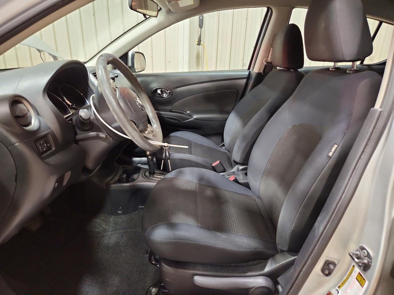 2013 Nissan Versa S Серебряный vin: 3N1CN7APXDL871891
