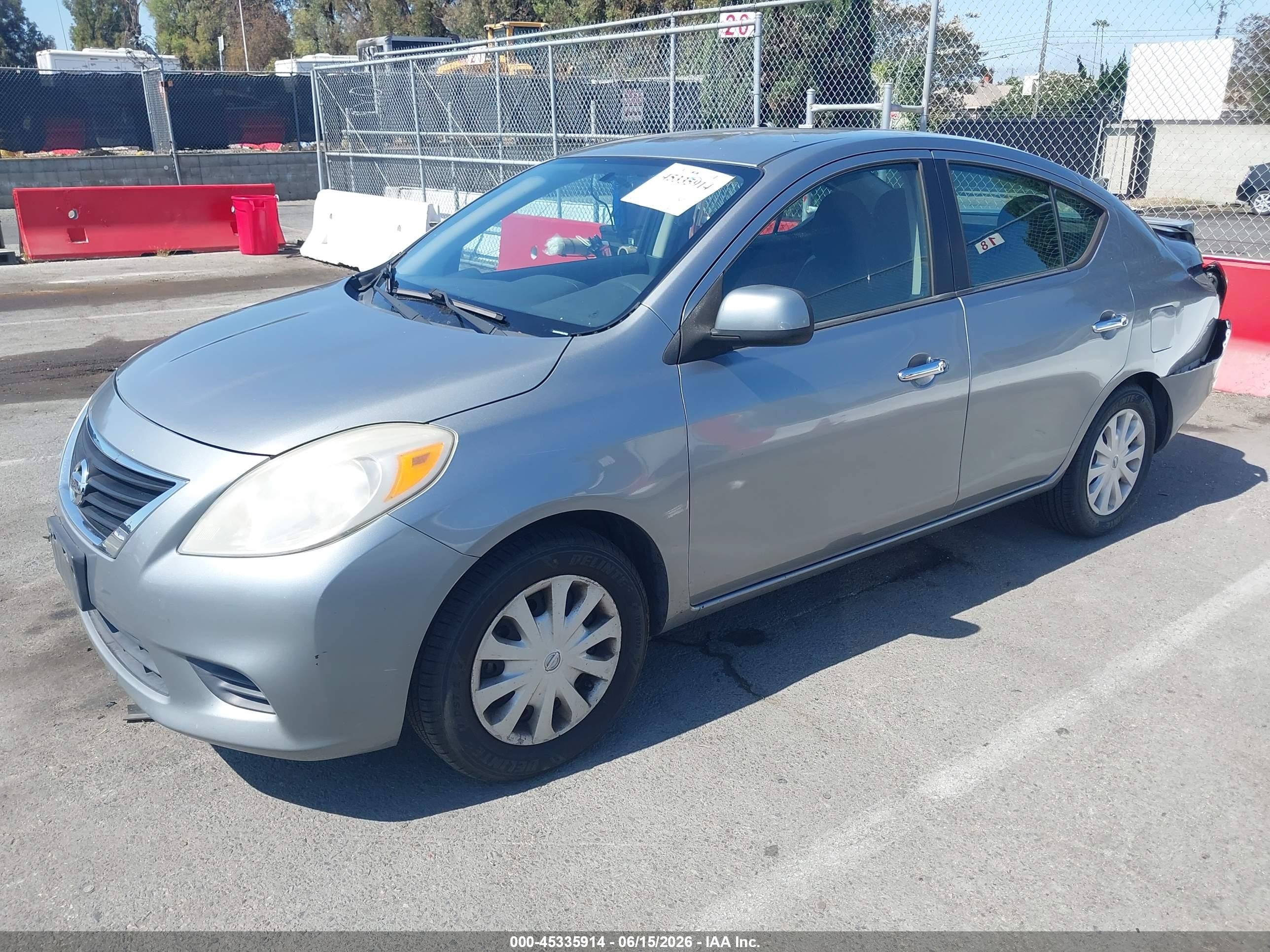 2013 Nissan Versa 1.6 Sv Серый vin: 3N1CN7APXDL874256