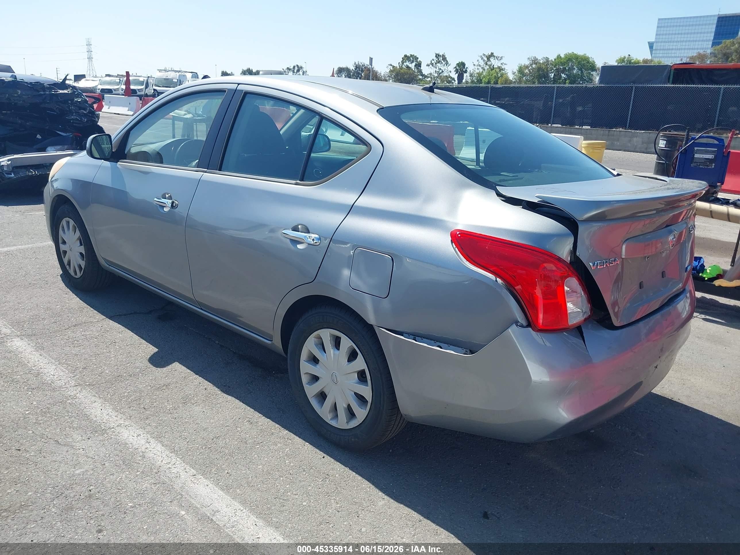 2013 Nissan Versa 1.6 Sv Серый vin: 3N1CN7APXDL874256