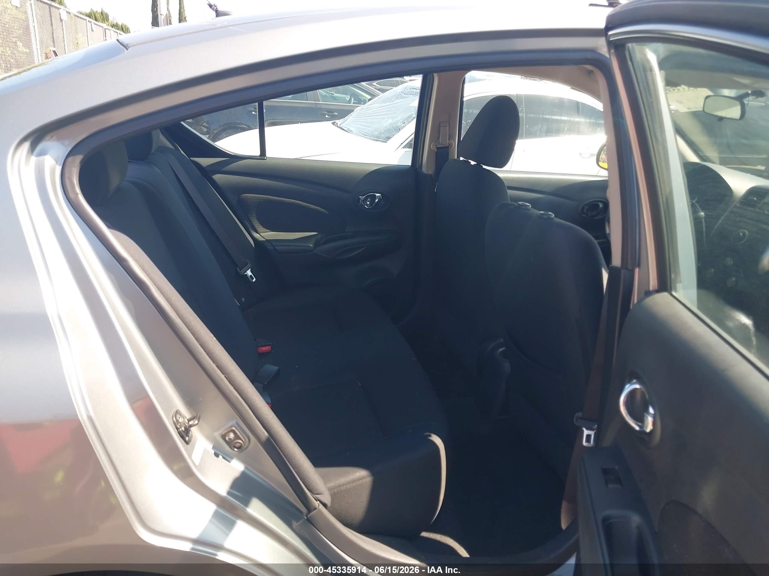 2013 Nissan Versa 1.6 Sv Серый vin: 3N1CN7APXDL874256