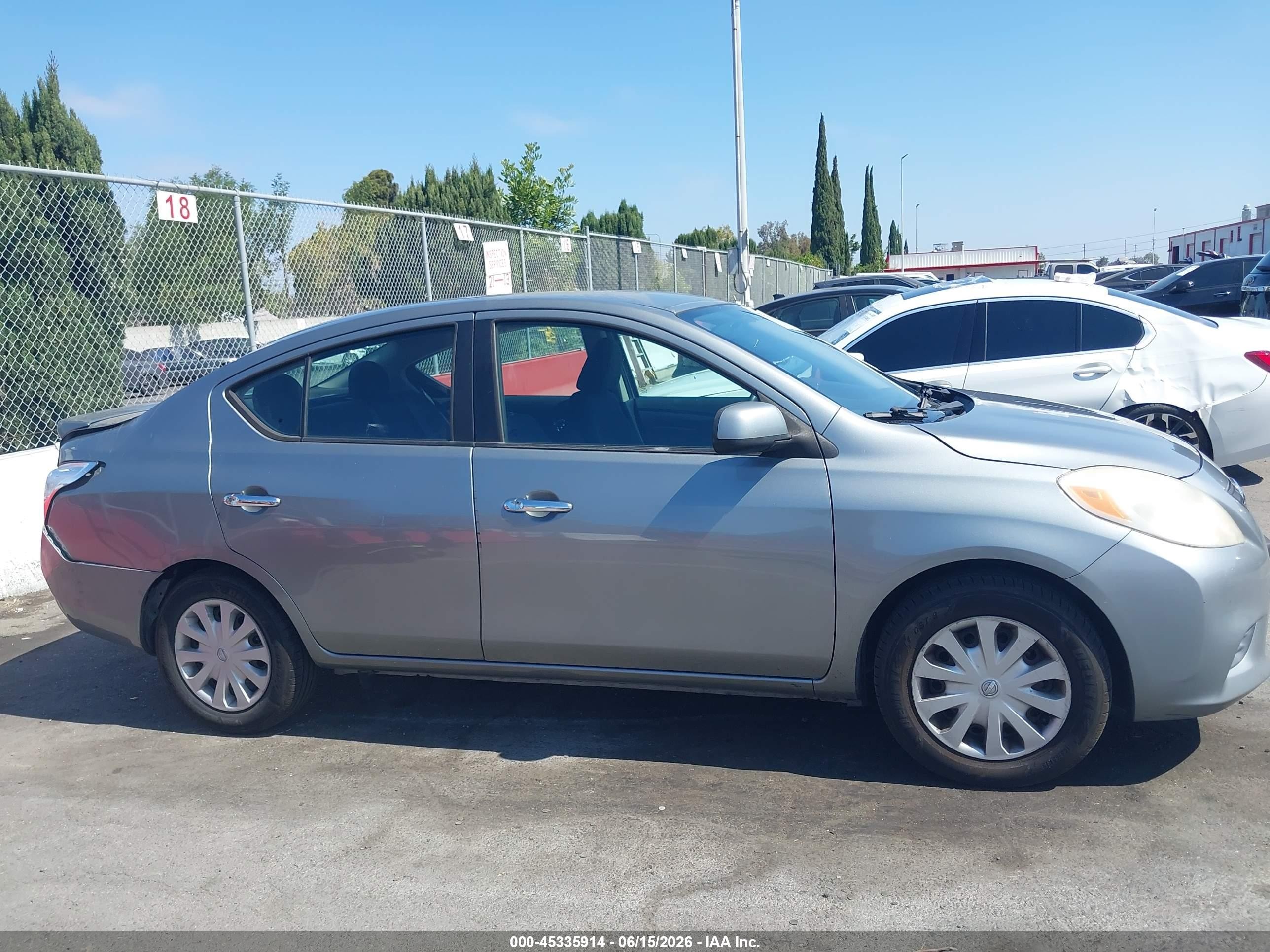 2013 Nissan Versa 1.6 Sv Серый vin: 3N1CN7APXDL874256
