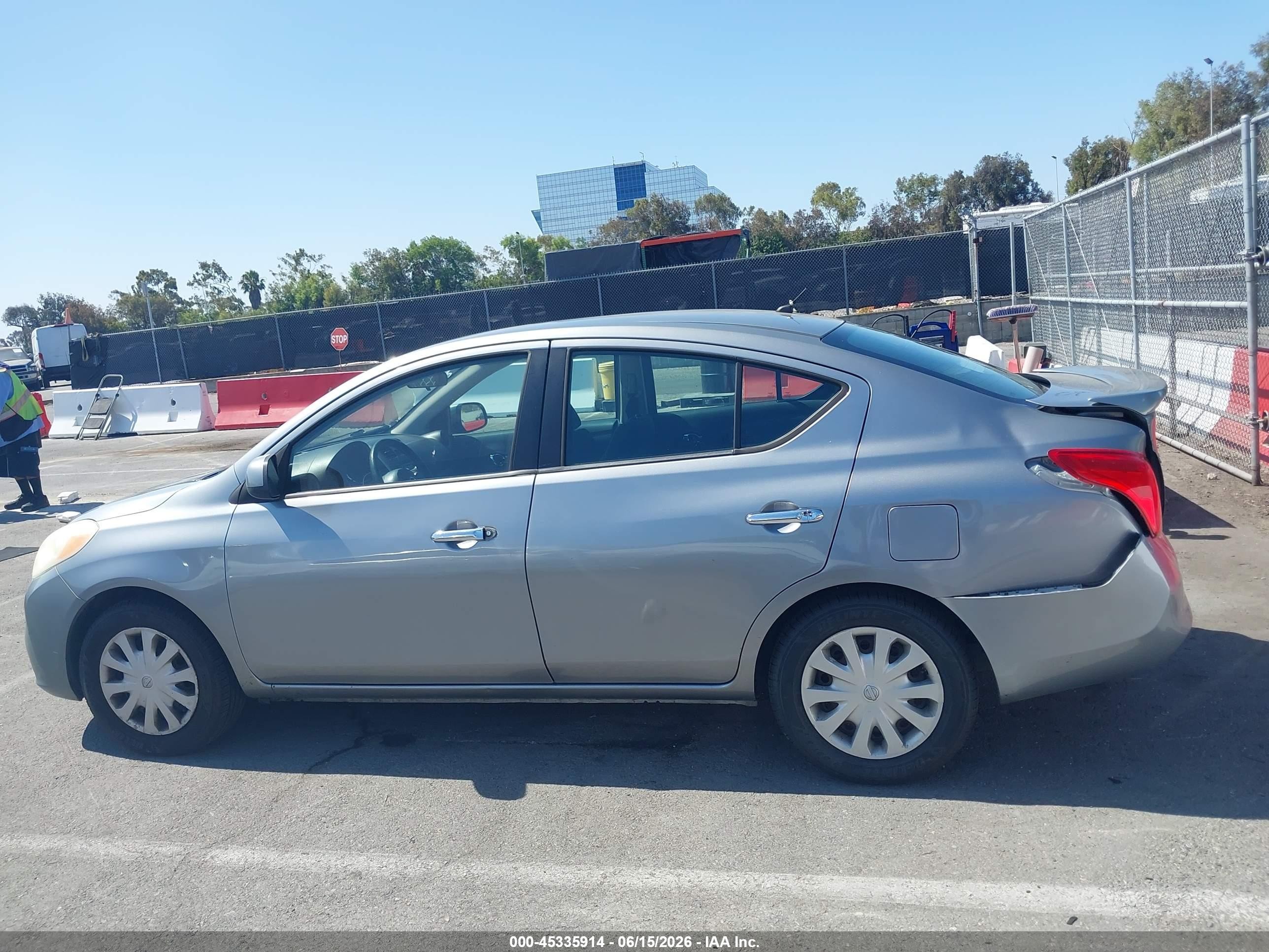 2013 Nissan Versa 1.6 Sv Серый vin: 3N1CN7APXDL874256