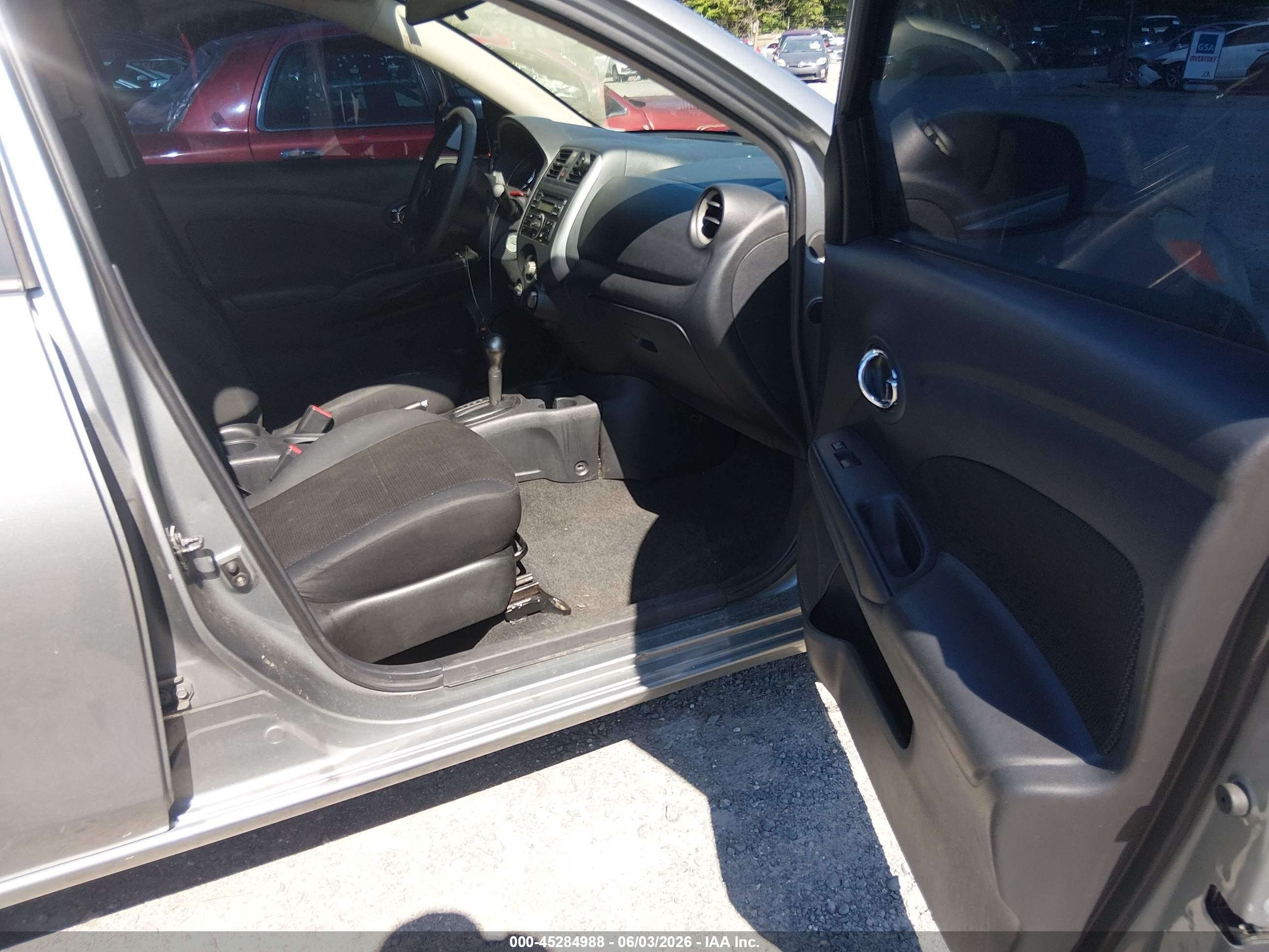2013 Nissan Versa 1.6 Sv Silver vin: 3N1CN7APXDL880185