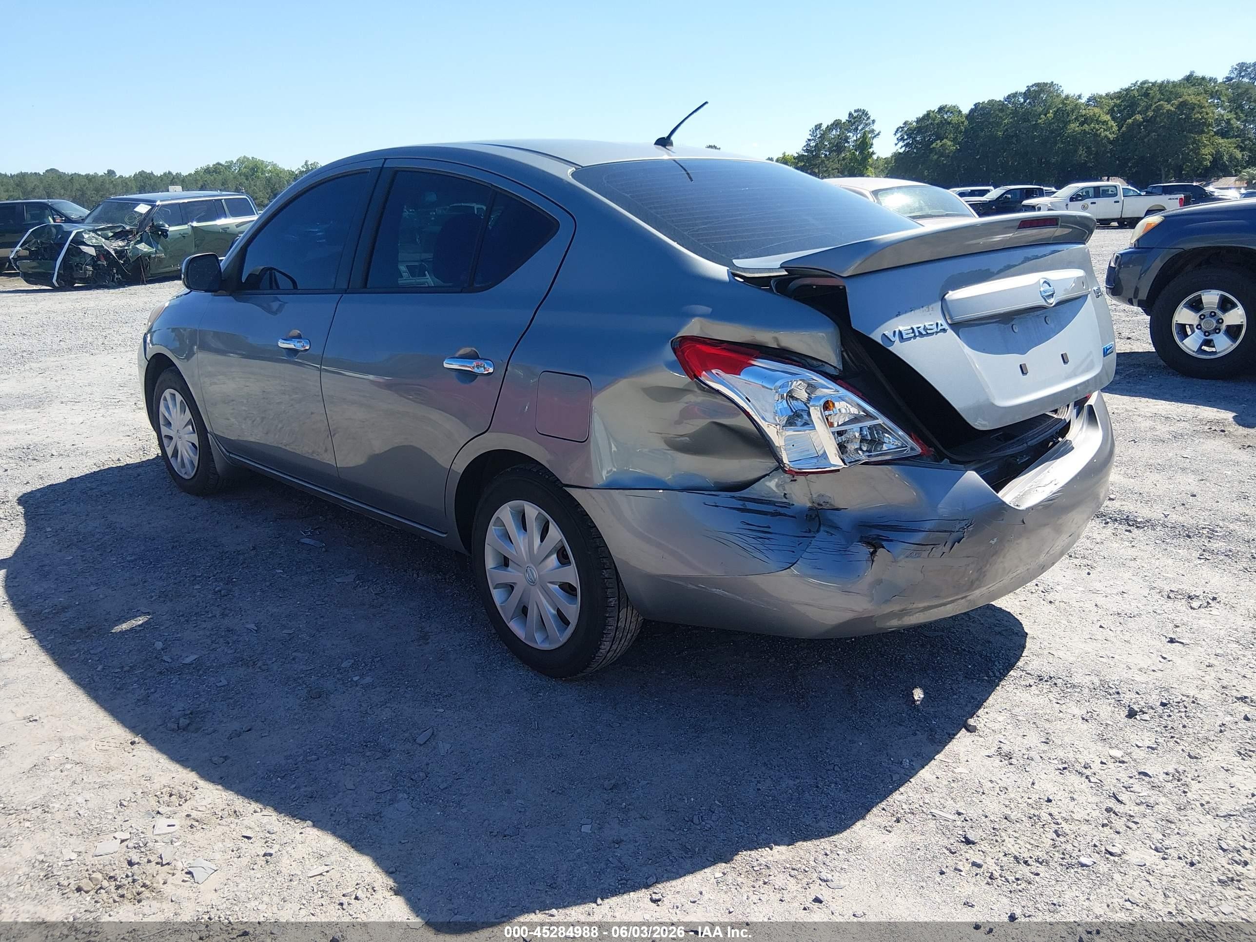 2013 Nissan Versa 1.6 Sv Silver vin: 3N1CN7APXDL880185
