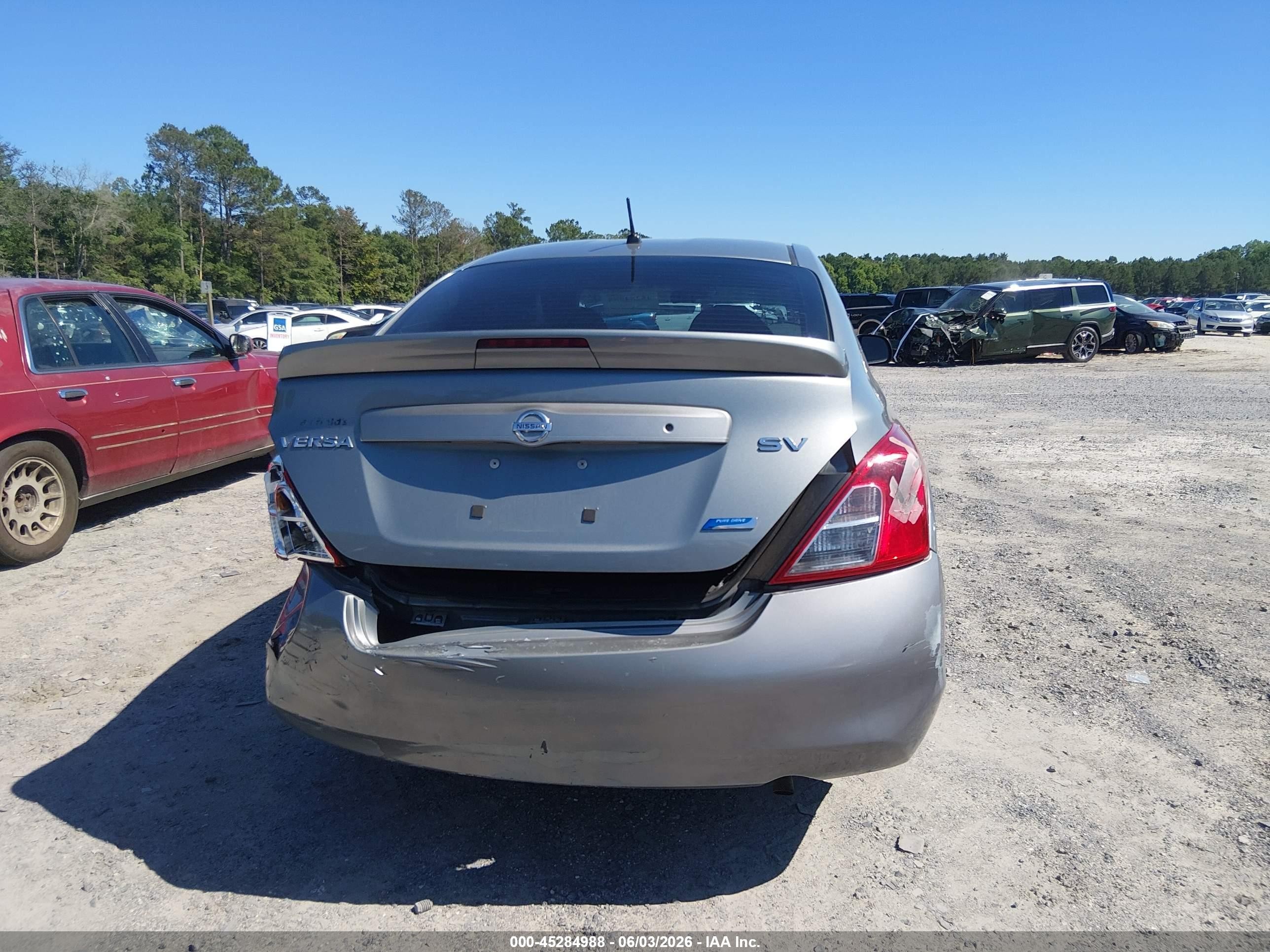 2013 Nissan Versa 1.6 Sv Silver vin: 3N1CN7APXDL880185