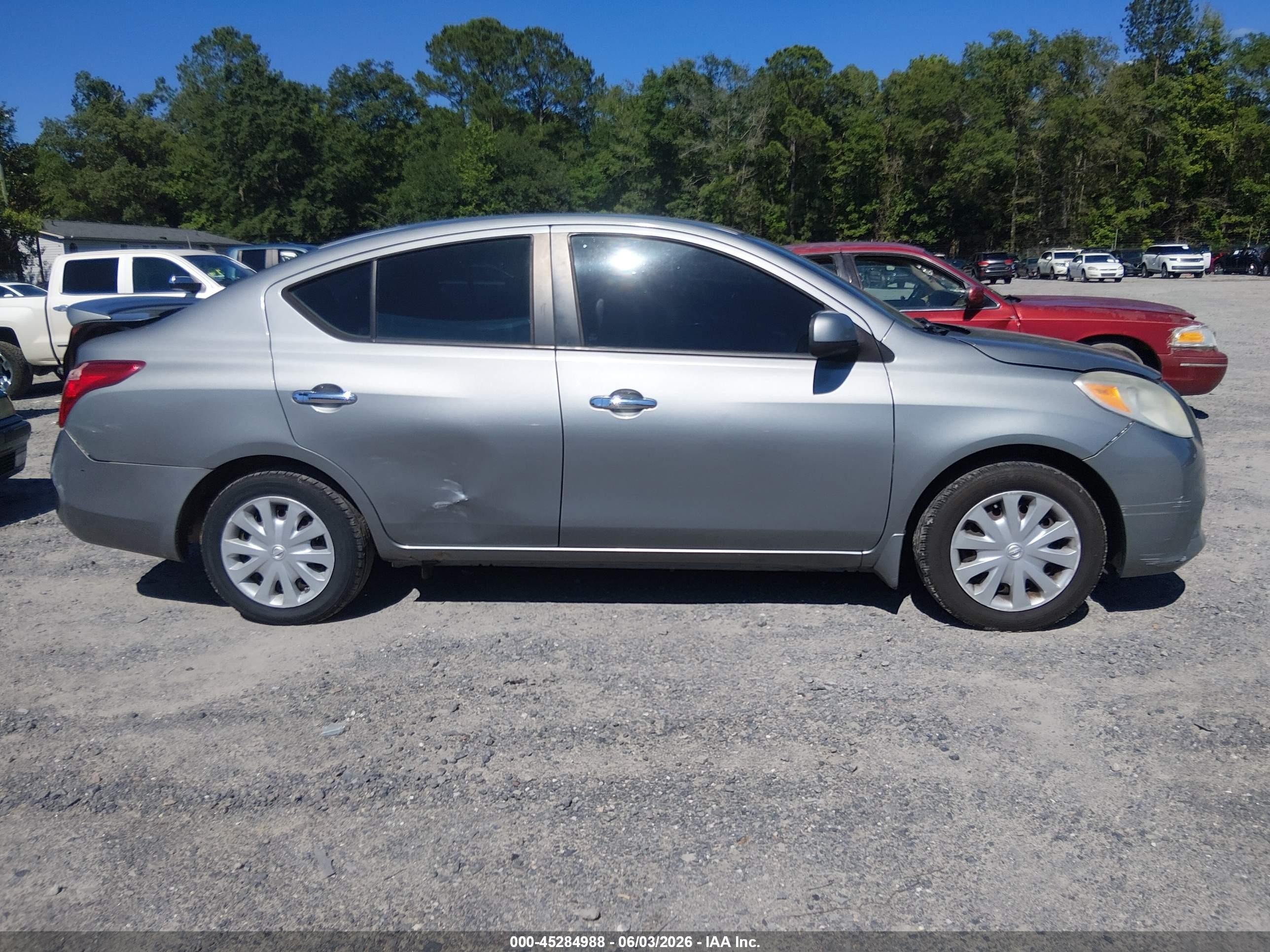 2013 Nissan Versa 1.6 Sv Silver vin: 3N1CN7APXDL880185