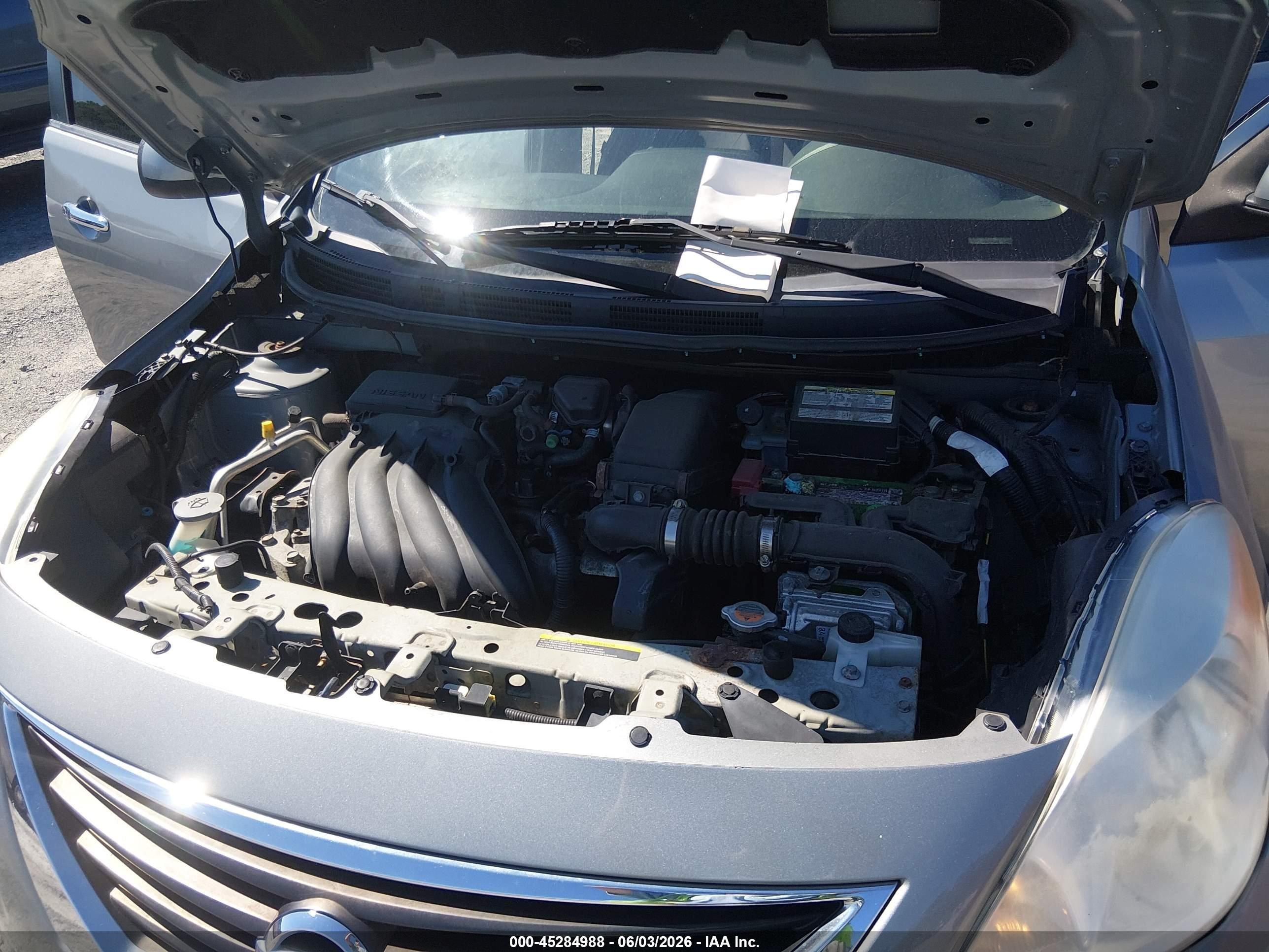 2013 Nissan Versa 1.6 Sv Silver vin: 3N1CN7APXDL880185