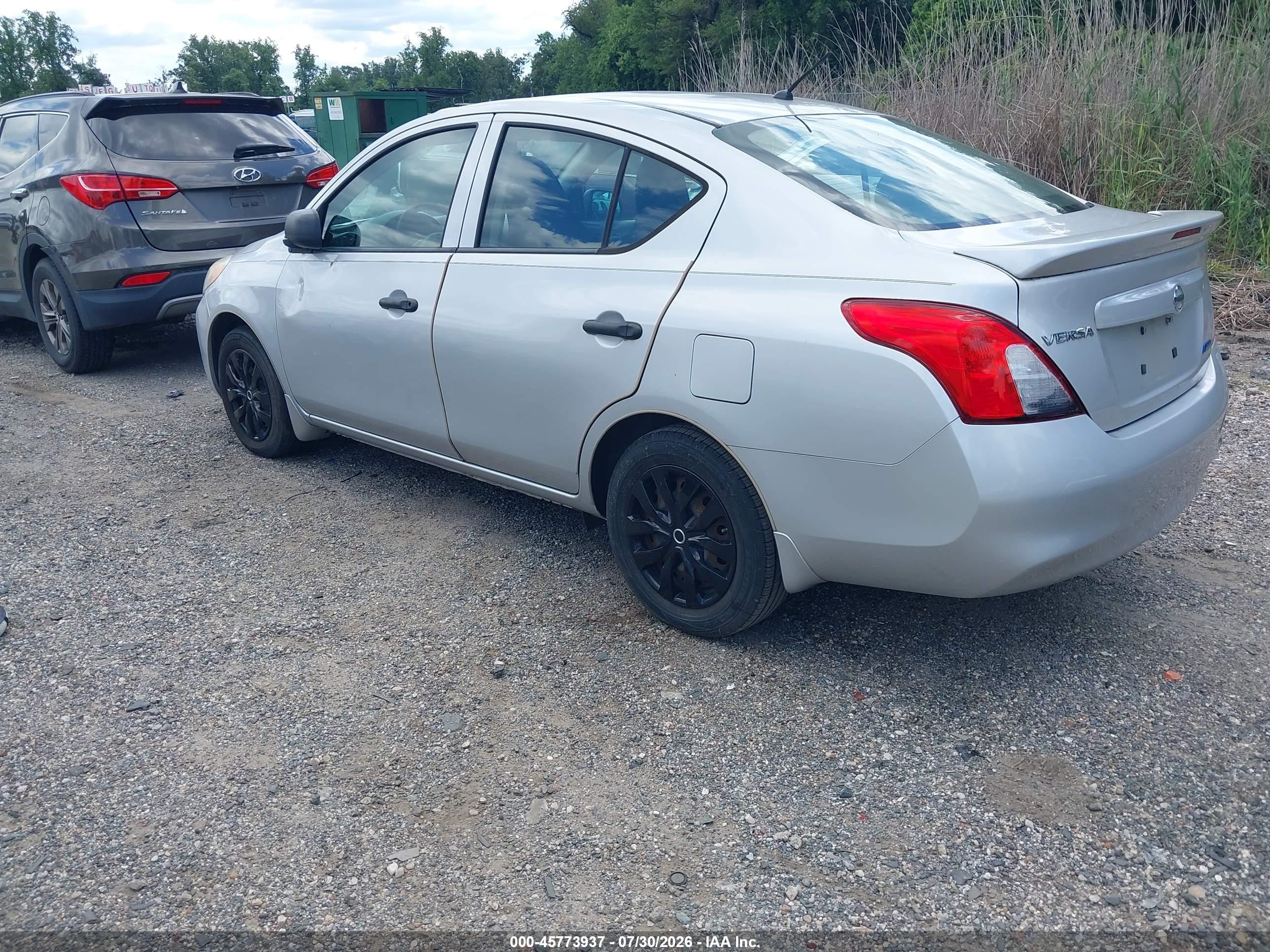 2013 Nissan Versa 1.6 S+ Silver vin: 3N1CN7APXDL881210