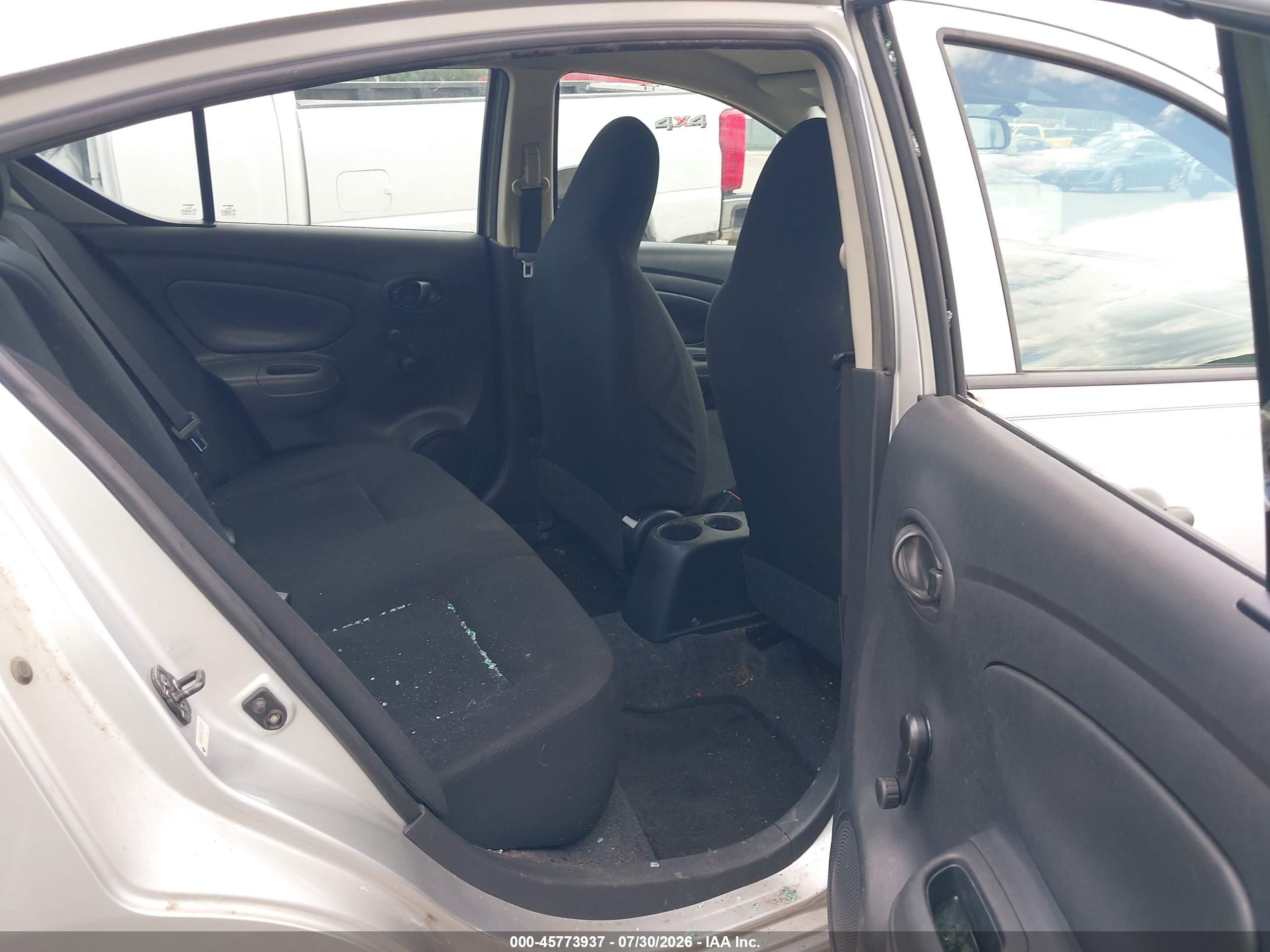 2013 Nissan Versa 1.6 S+ Silver vin: 3N1CN7APXDL881210