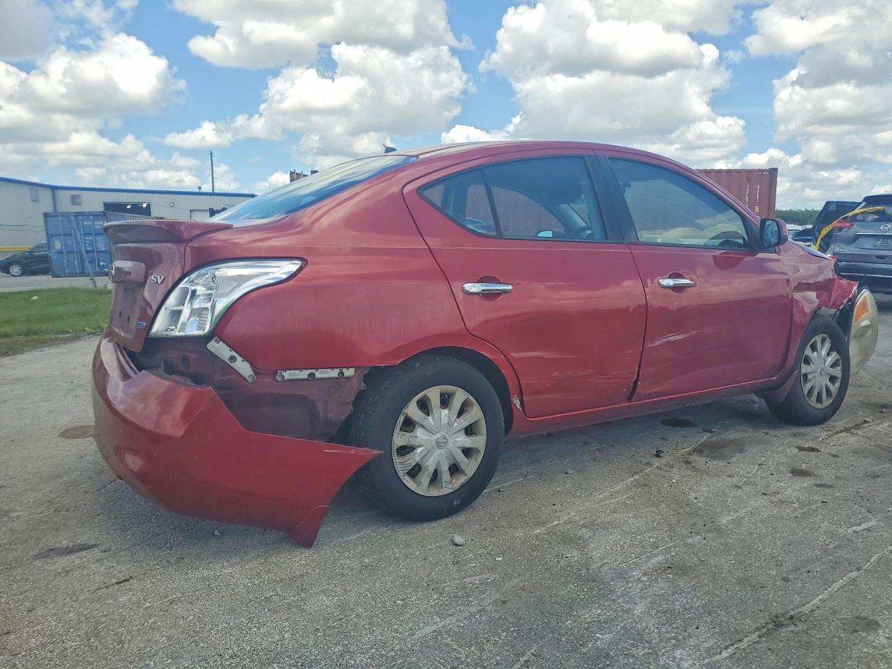 2014 Nissan Versa Red vin: 3N1CN7APXEK461390