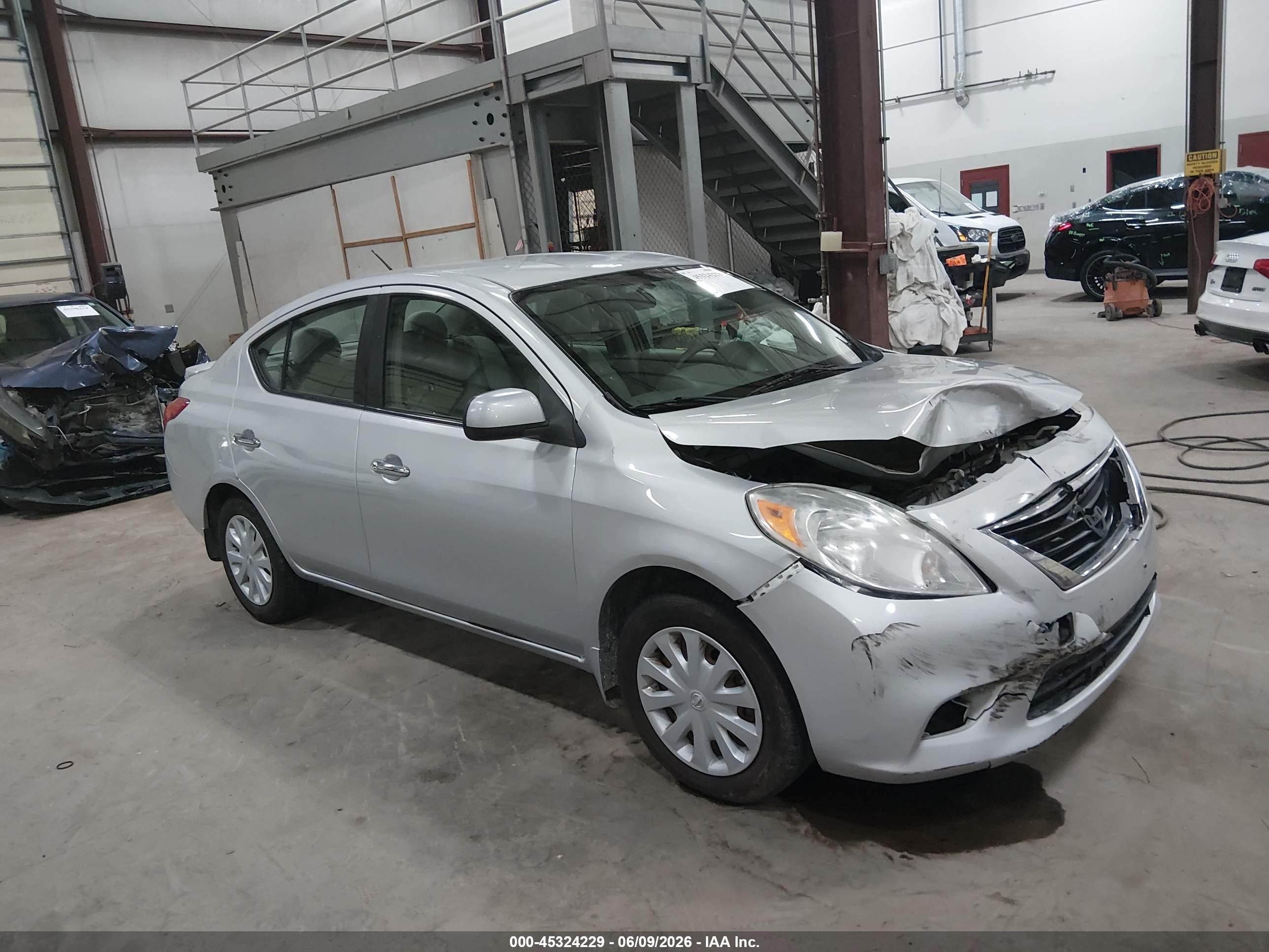 2014 Nissan Versa 1.6 Sv Silver vin: 3N1CN7APXEL800577