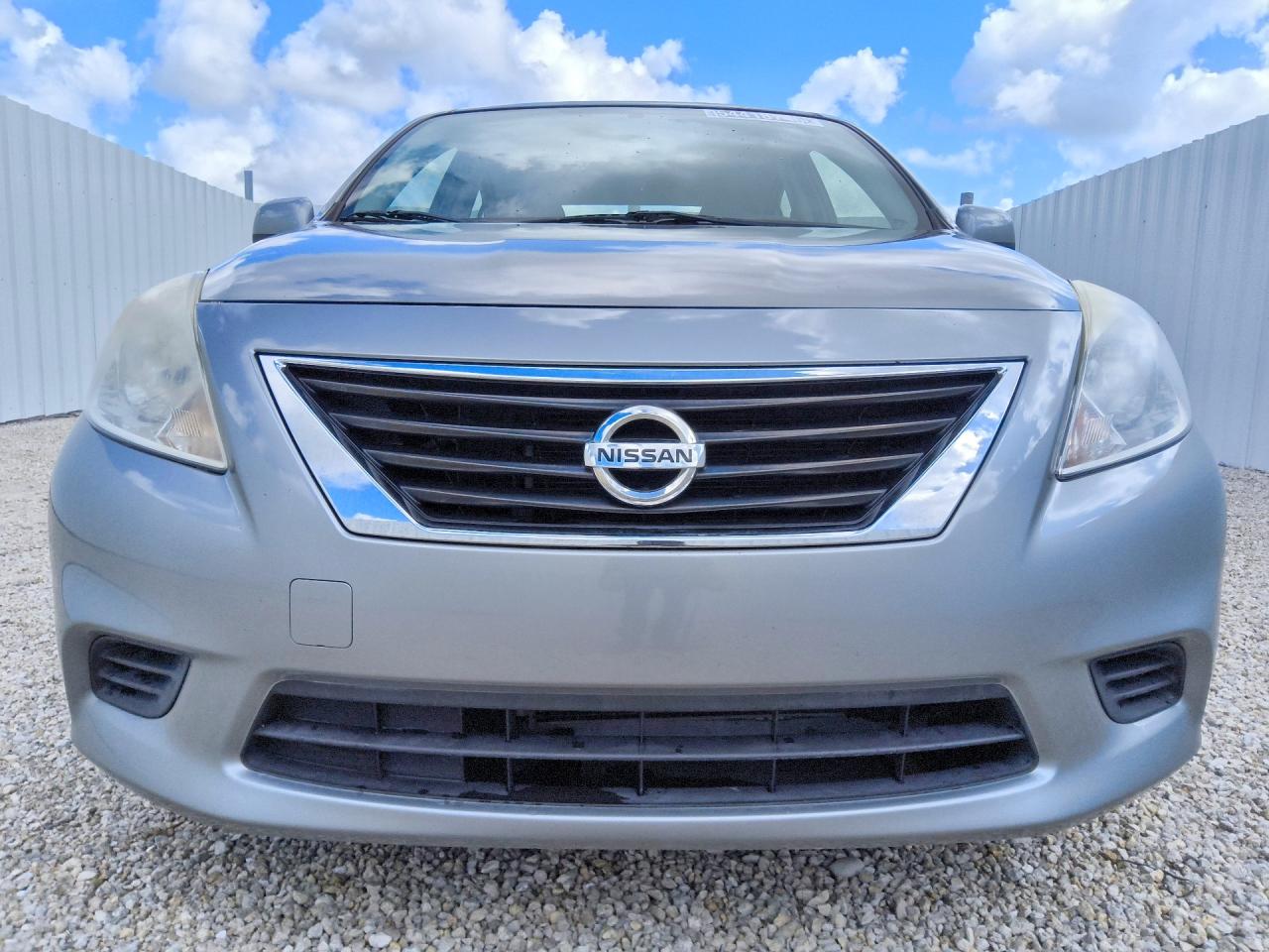 2014 Nissan Versa 1.6 S Silver vin: 3N1CN7APXEL829237