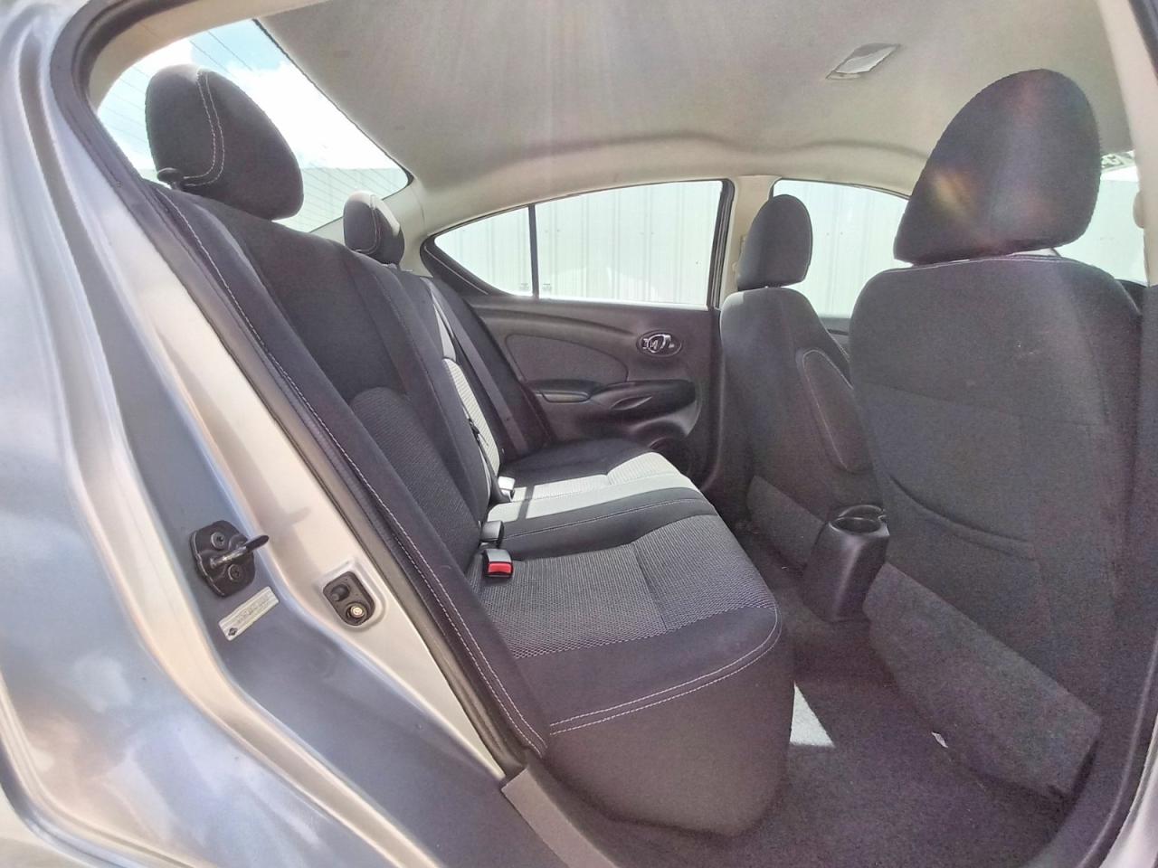2014 Nissan Versa 1.6 S Silver vin: 3N1CN7APXEL829237