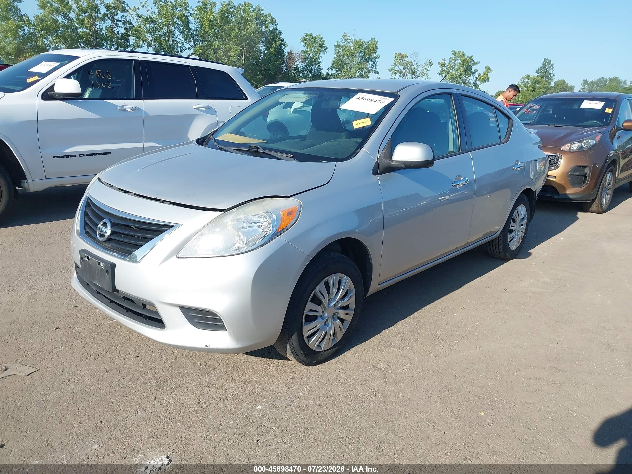 2014 Nissan Versa 1.6 Sv Silver vin: 3N1CN7APXEL840108