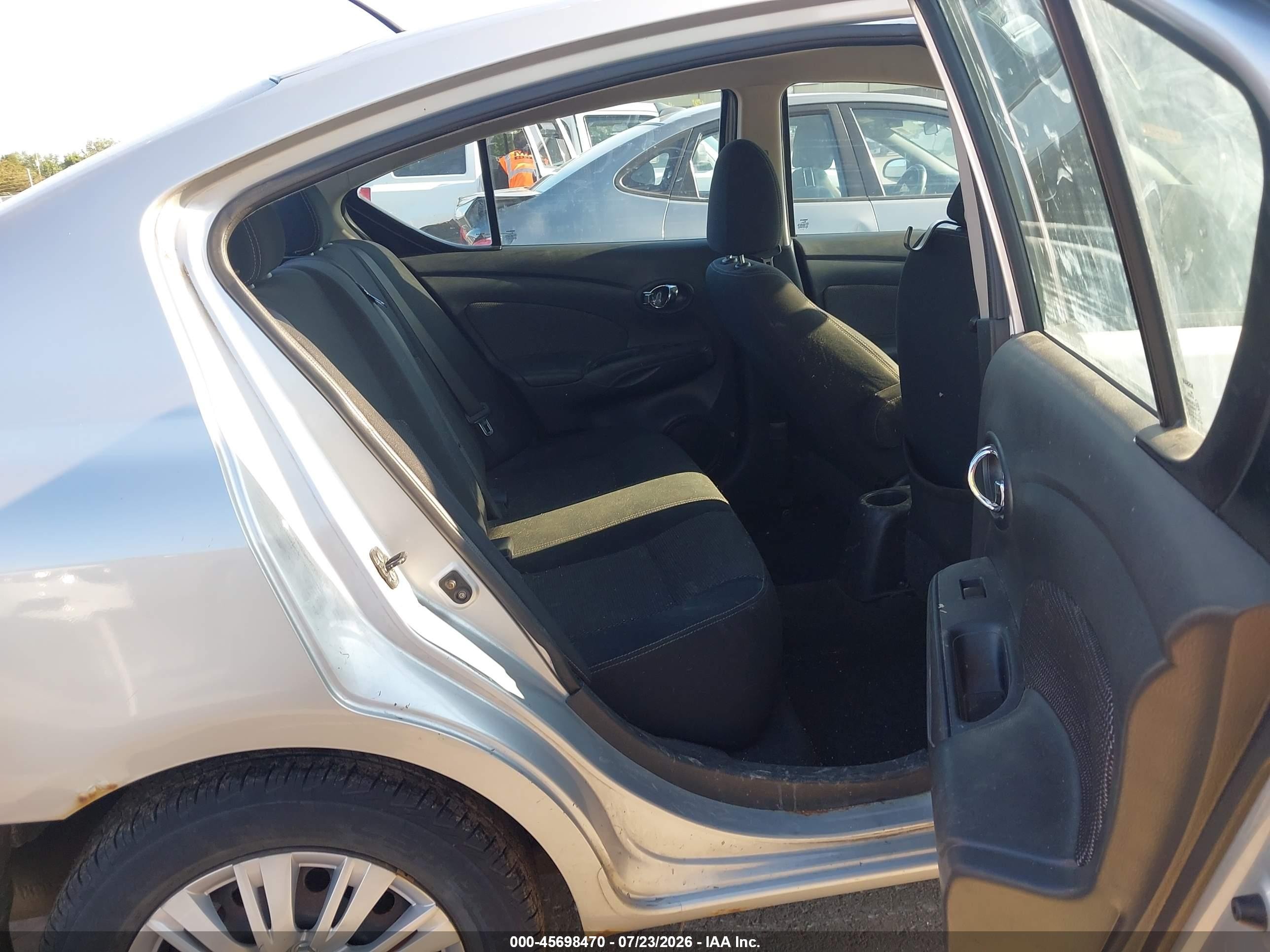 2014 Nissan Versa 1.6 Sv Silver vin: 3N1CN7APXEL840108