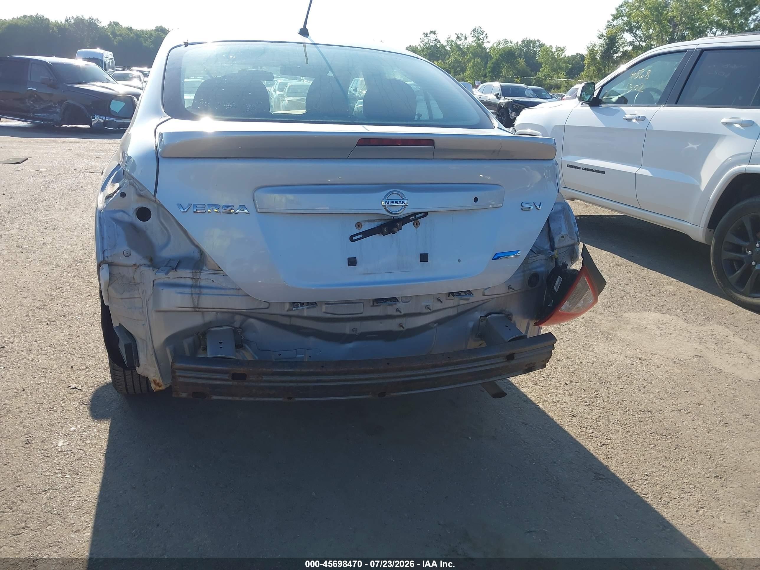 2014 Nissan Versa 1.6 Sv Silver vin: 3N1CN7APXEL840108
