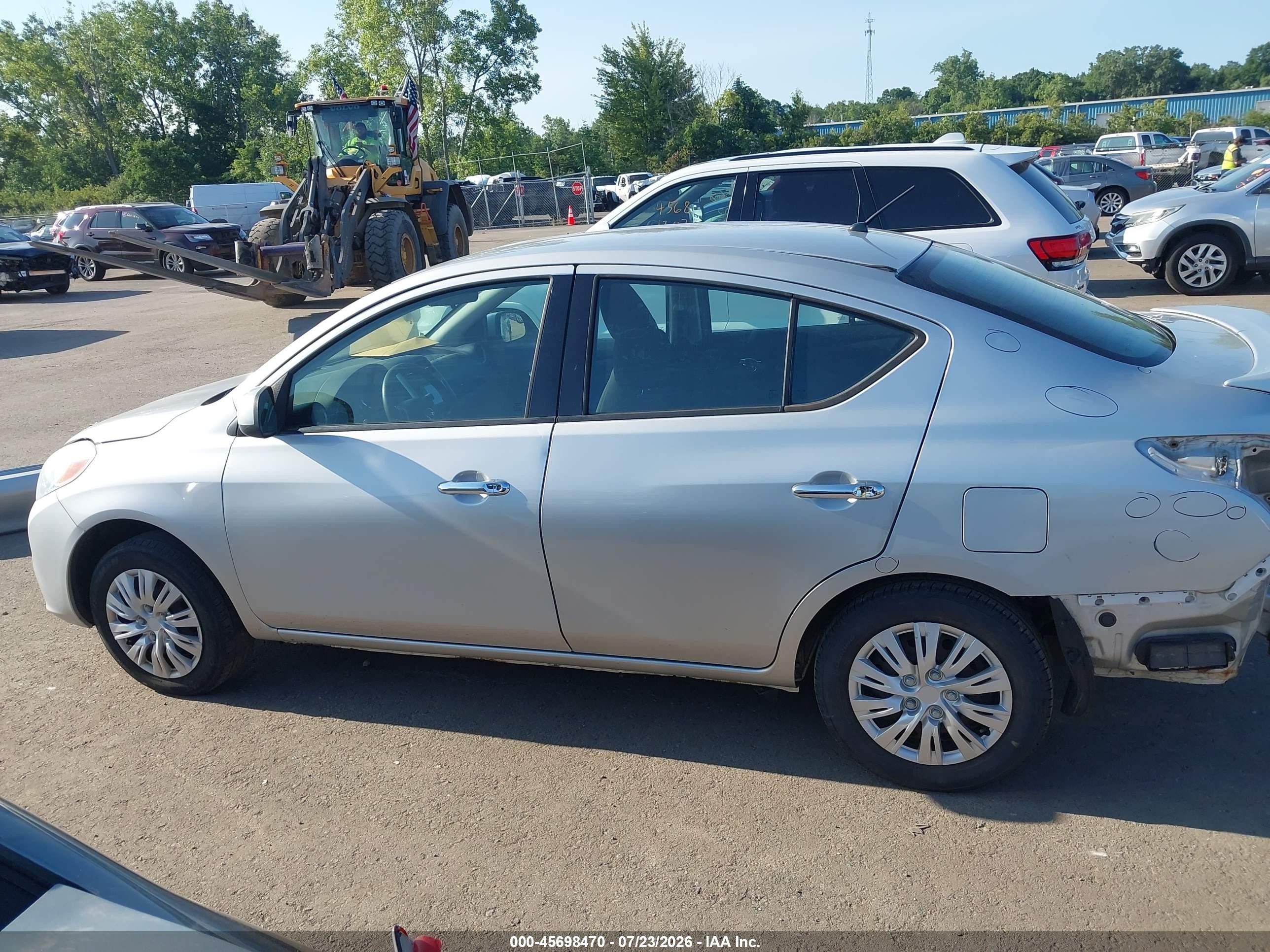 2014 Nissan Versa 1.6 Sv Silver vin: 3N1CN7APXEL840108
