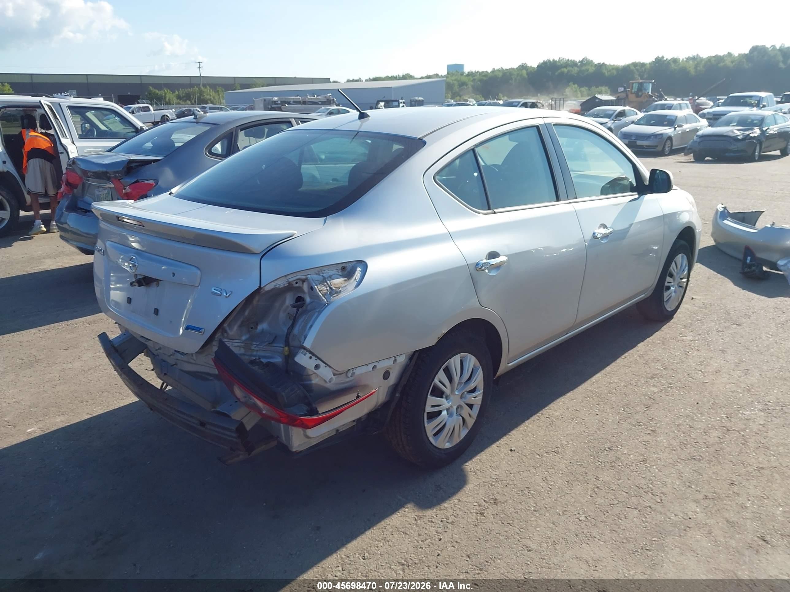 2014 Nissan Versa 1.6 Sv Silver vin: 3N1CN7APXEL840108