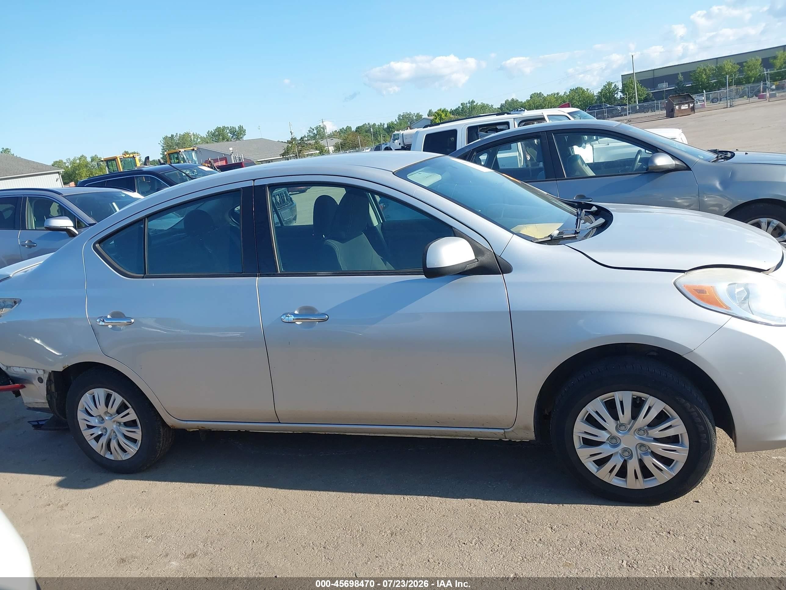 2014 Nissan Versa 1.6 Sv Silver vin: 3N1CN7APXEL840108