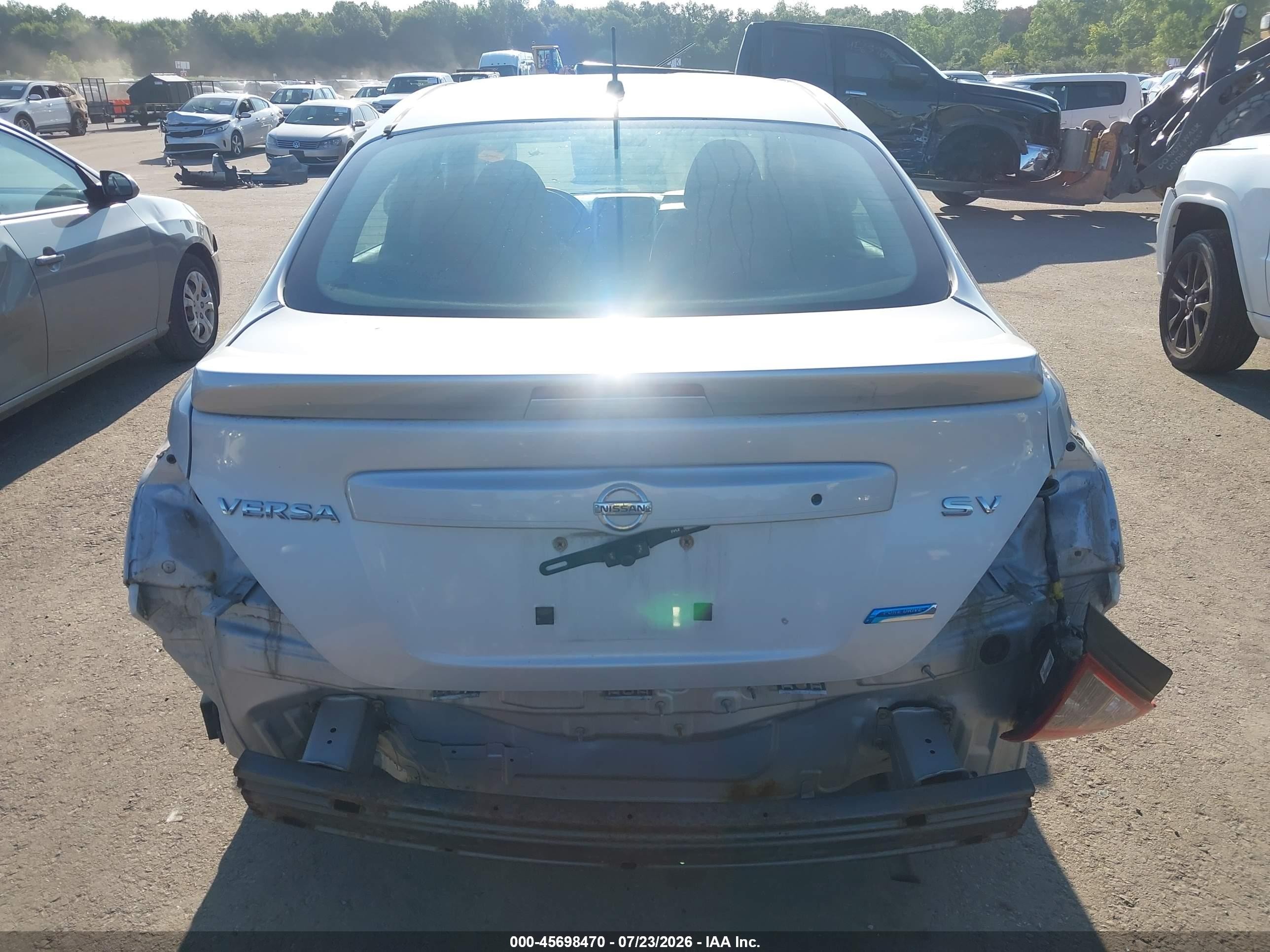 2014 Nissan Versa 1.6 Sv Silver vin: 3N1CN7APXEL840108